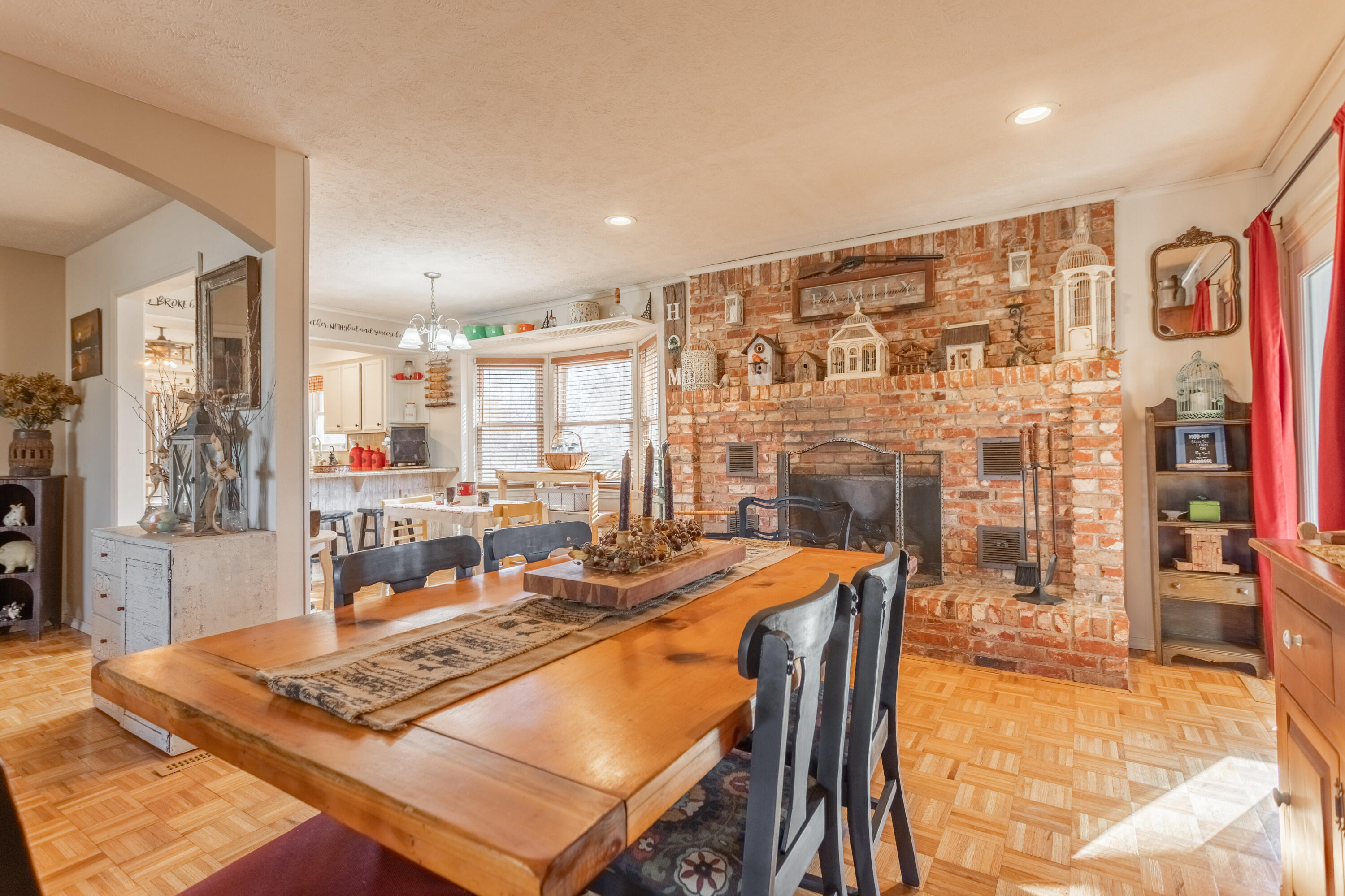 2146 North Haseltine Road Property Photo 10