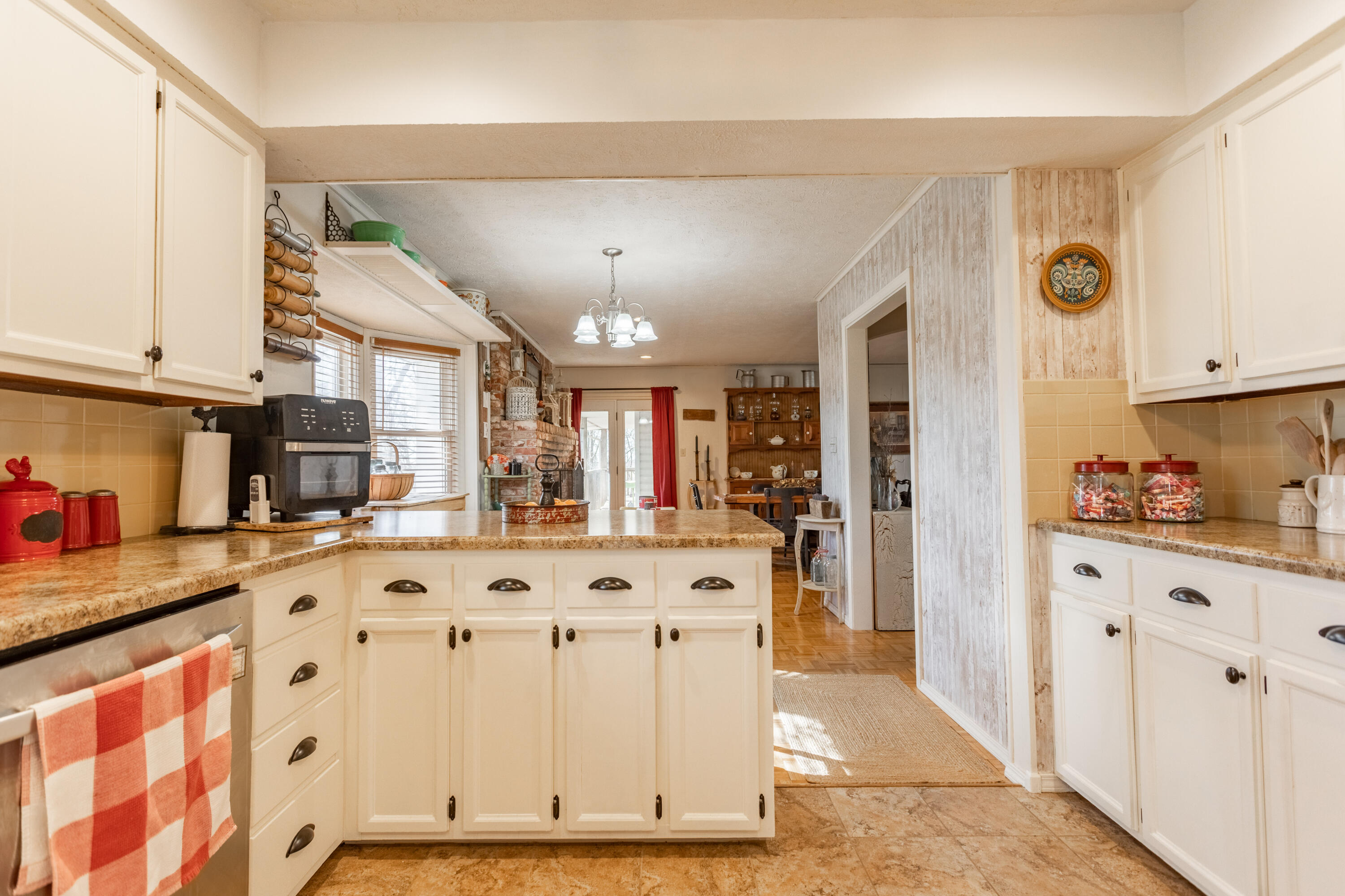 2146 North Haseltine Road Property Photo 18