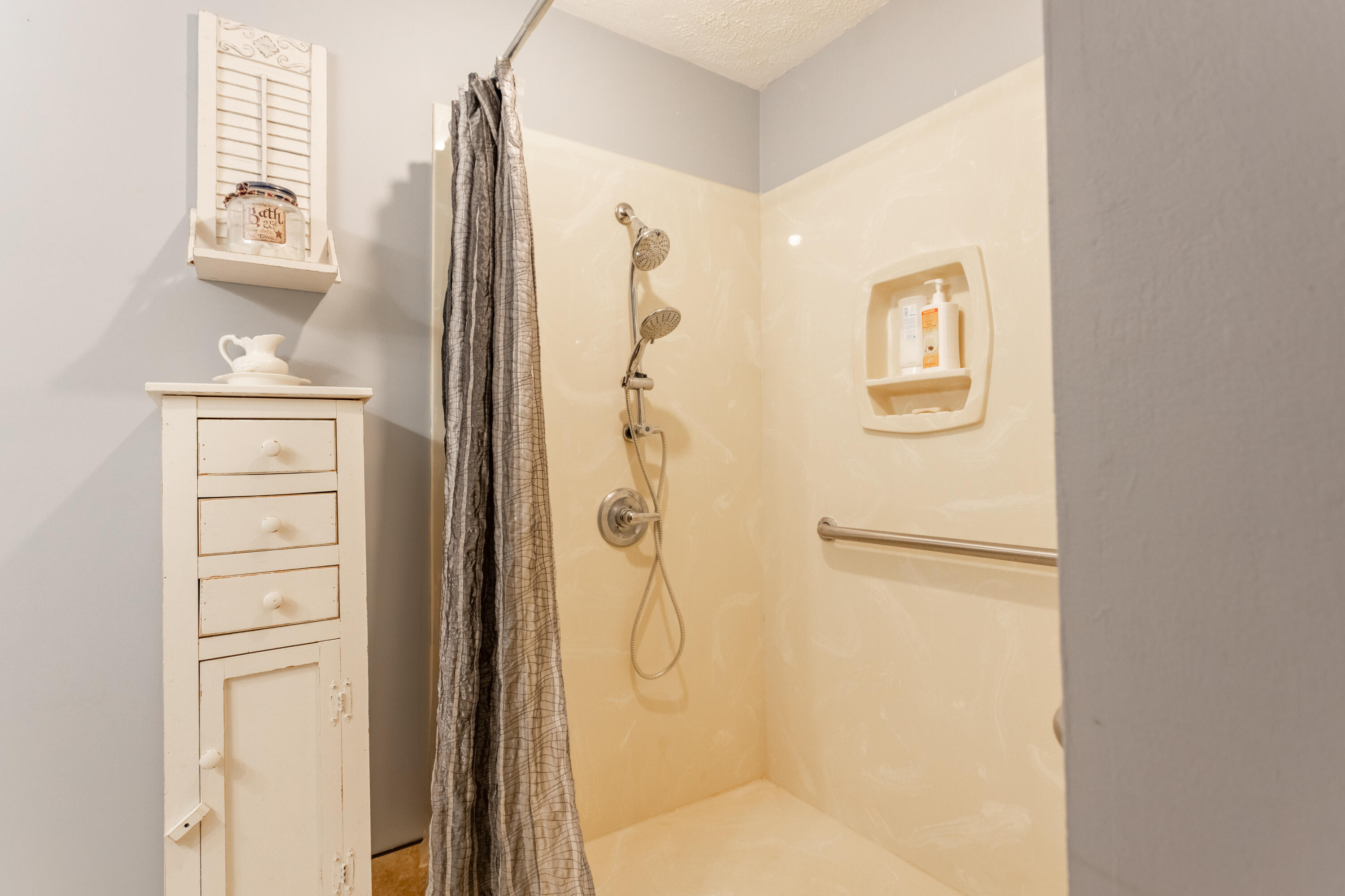2146 North Haseltine Road Property Photo 22