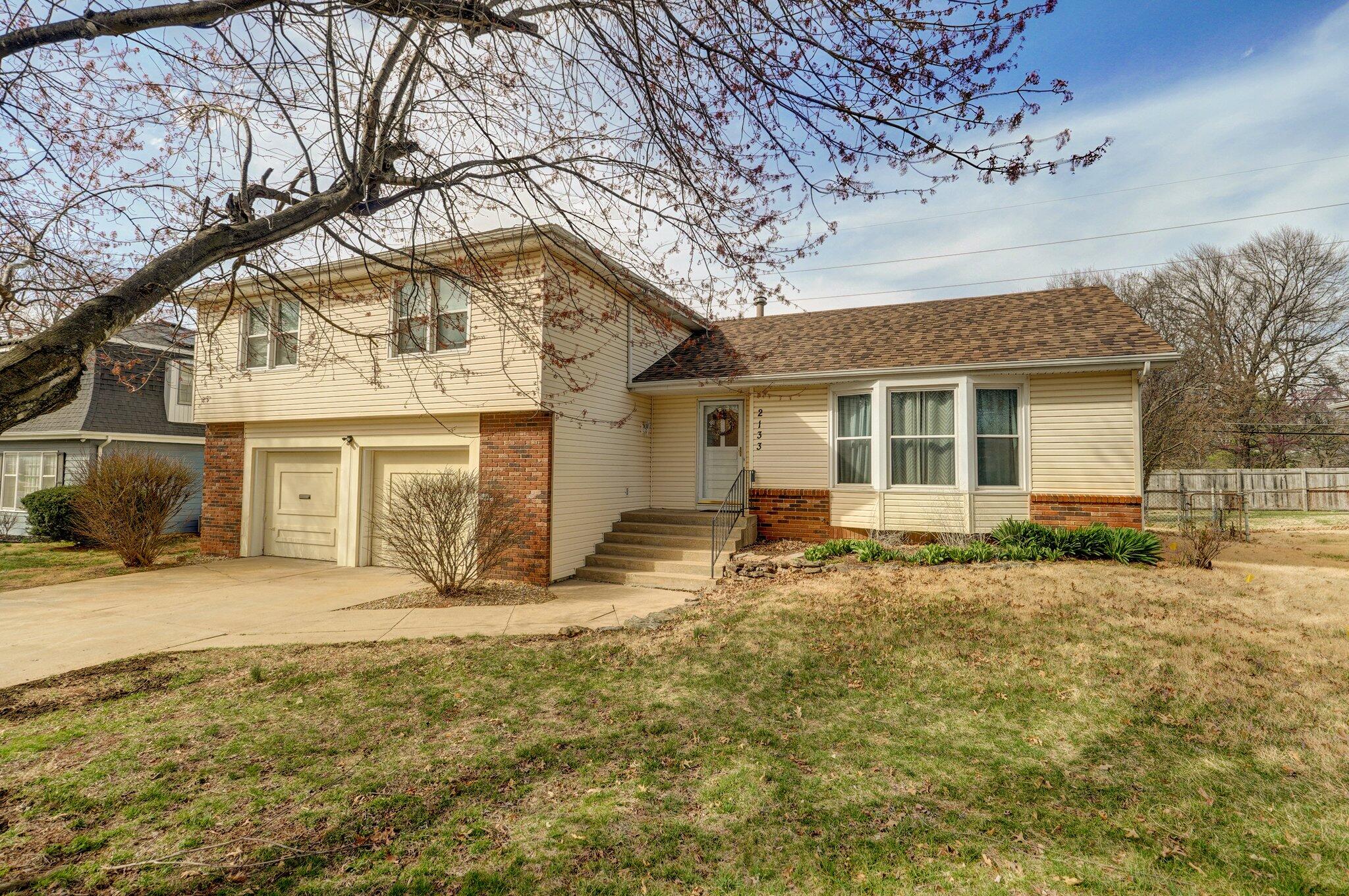 2133 East Meadow Drive Property Photo