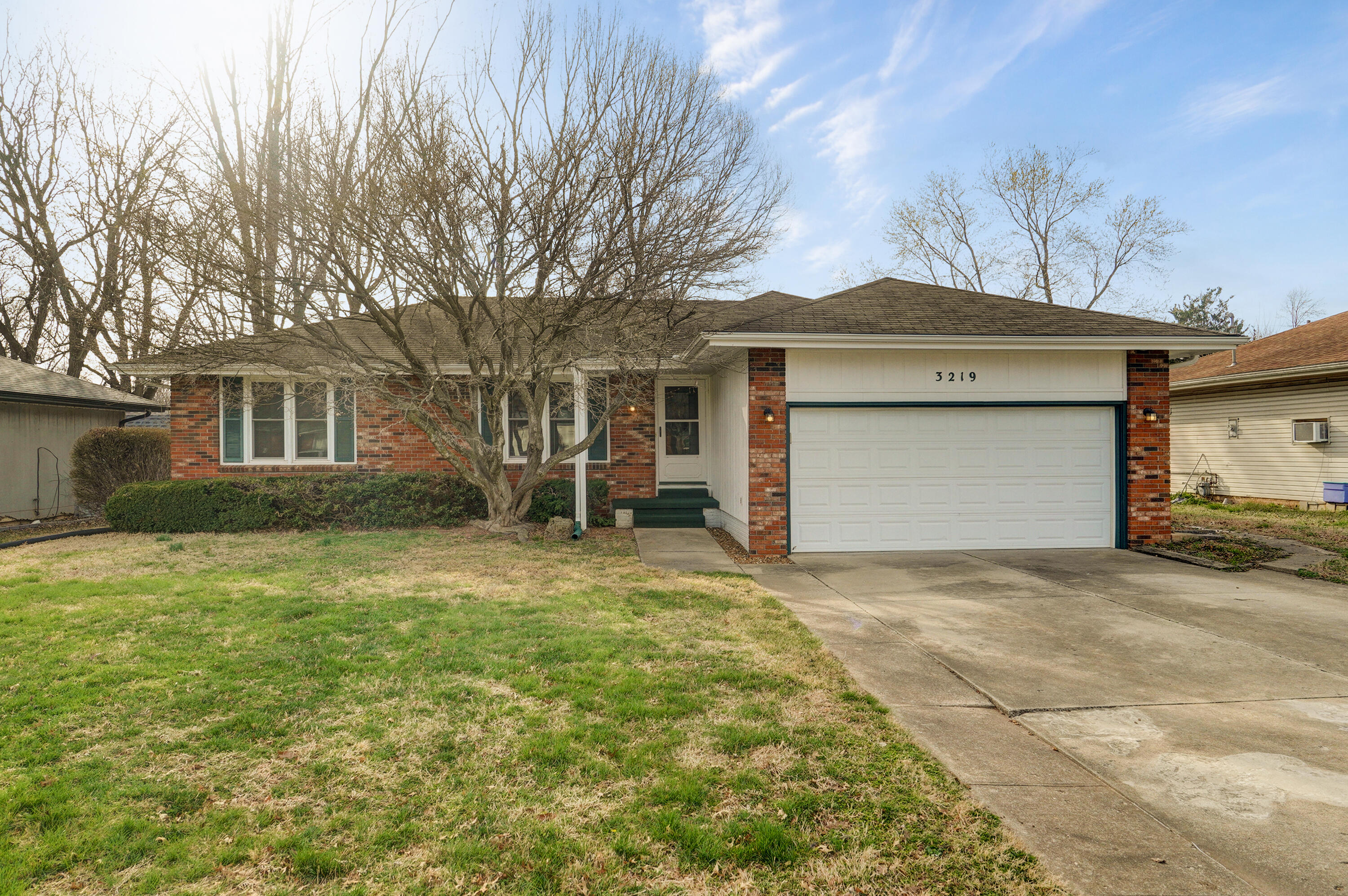 3219 South Roanoke Avenue Property Photo