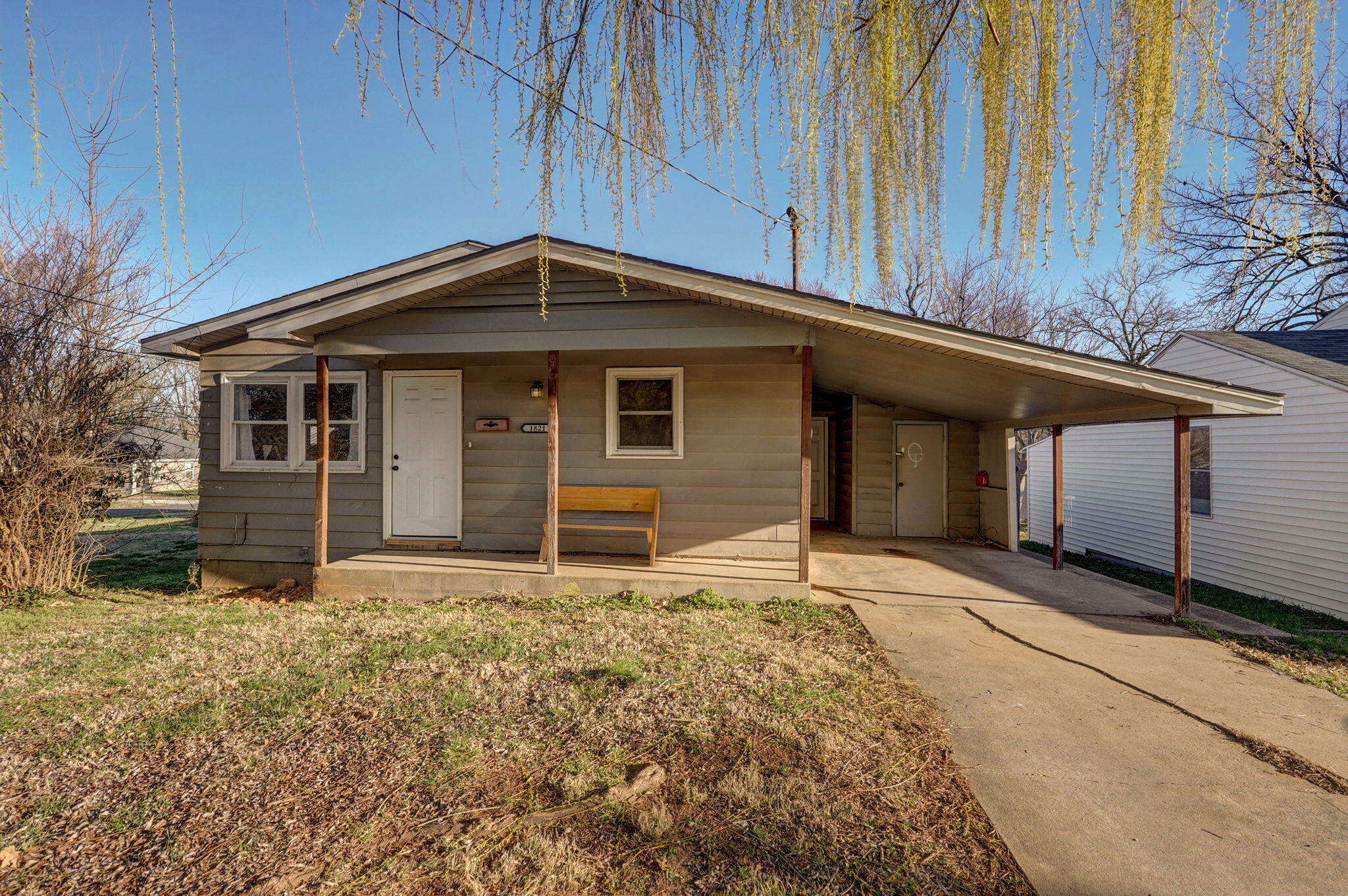 1821 West High Street Property Photo