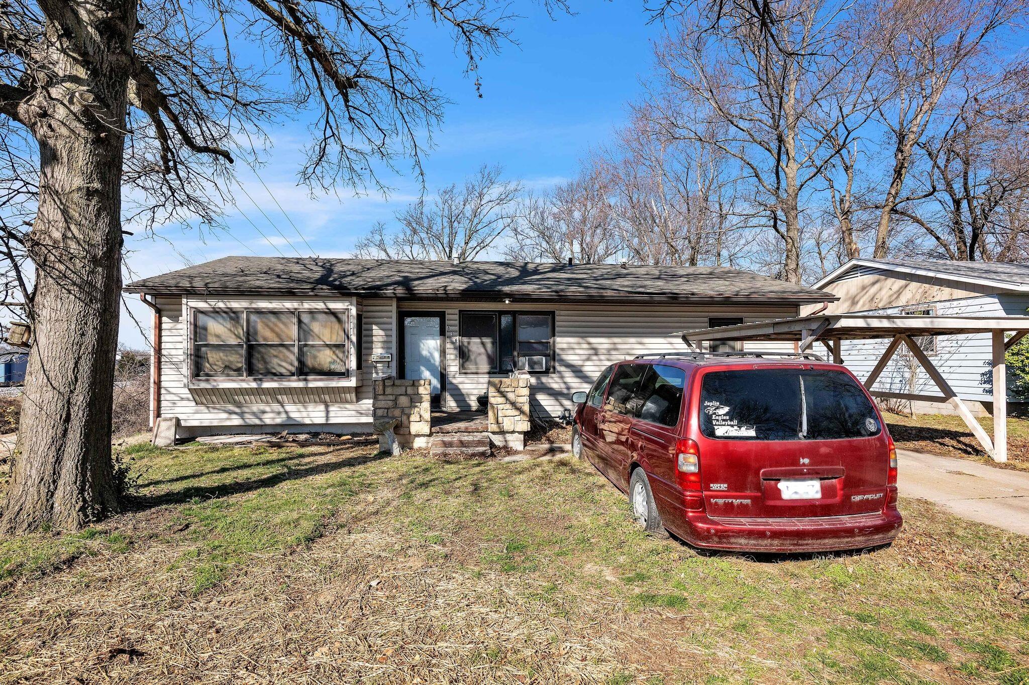 836 South Saint Louis Avenue Property Photo