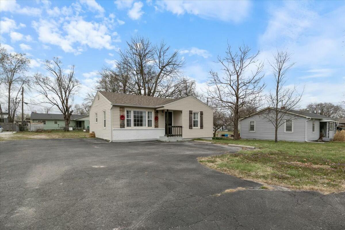 1409 West Broadway Street Property Photo