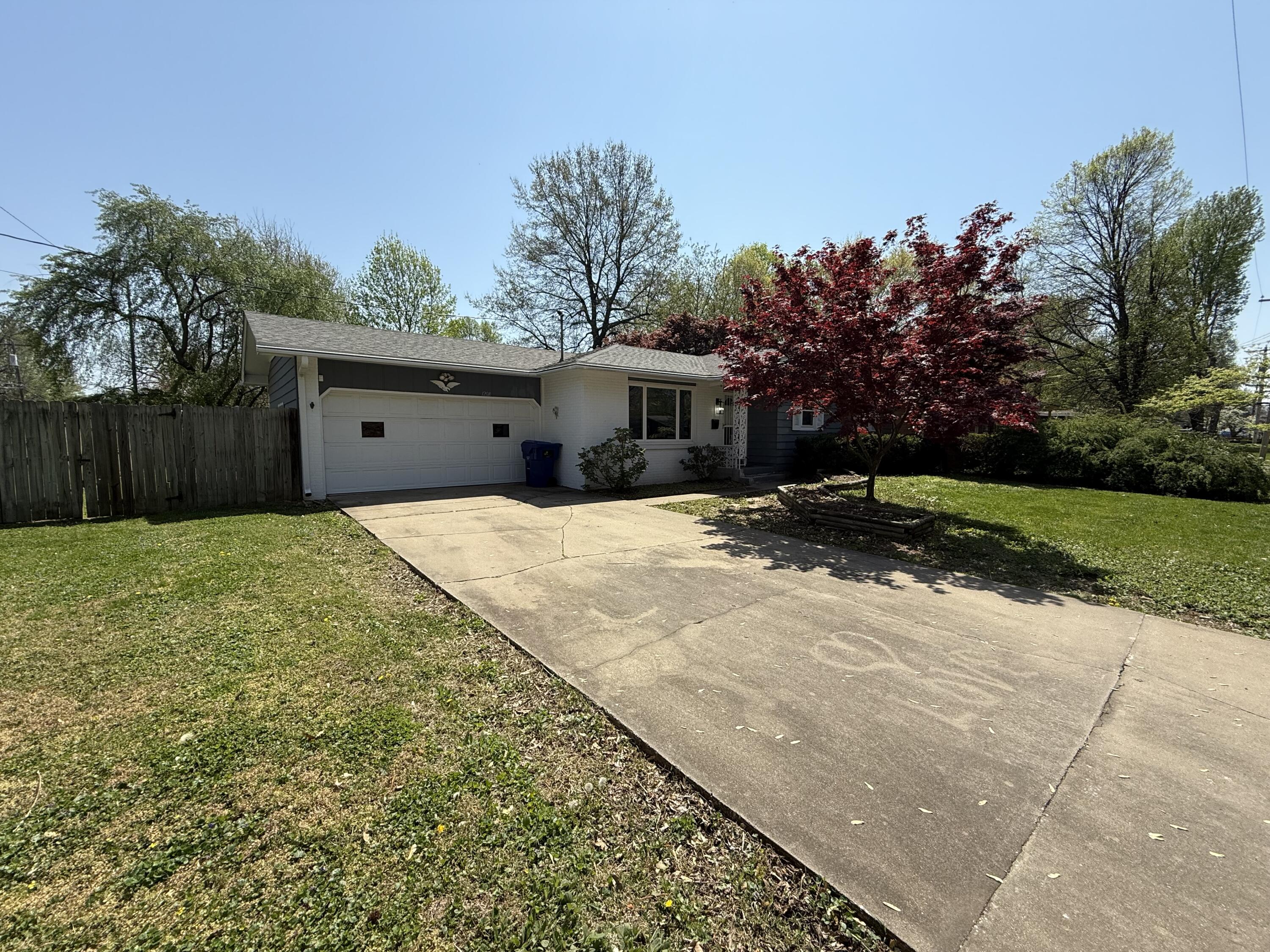 1208 South Cedarbrook Avenue Property Photo 3