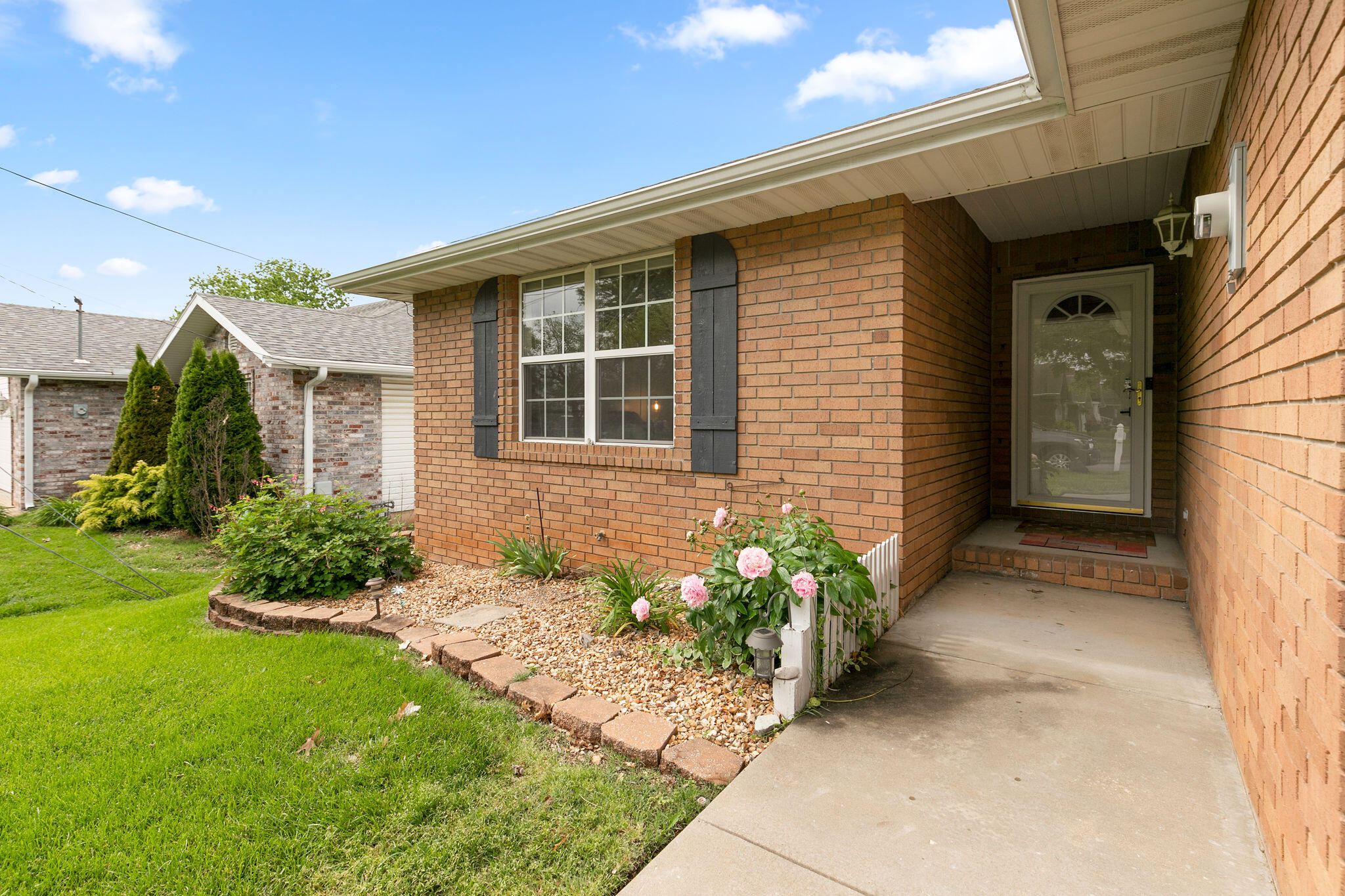 1587 East Redrex Street Property Photo