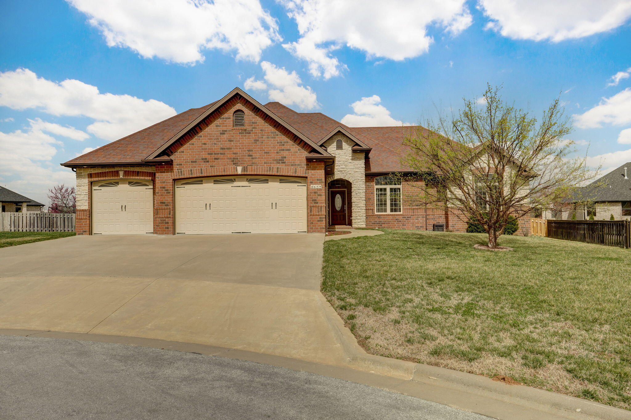4659 East Hidden Oak Place Property Photo