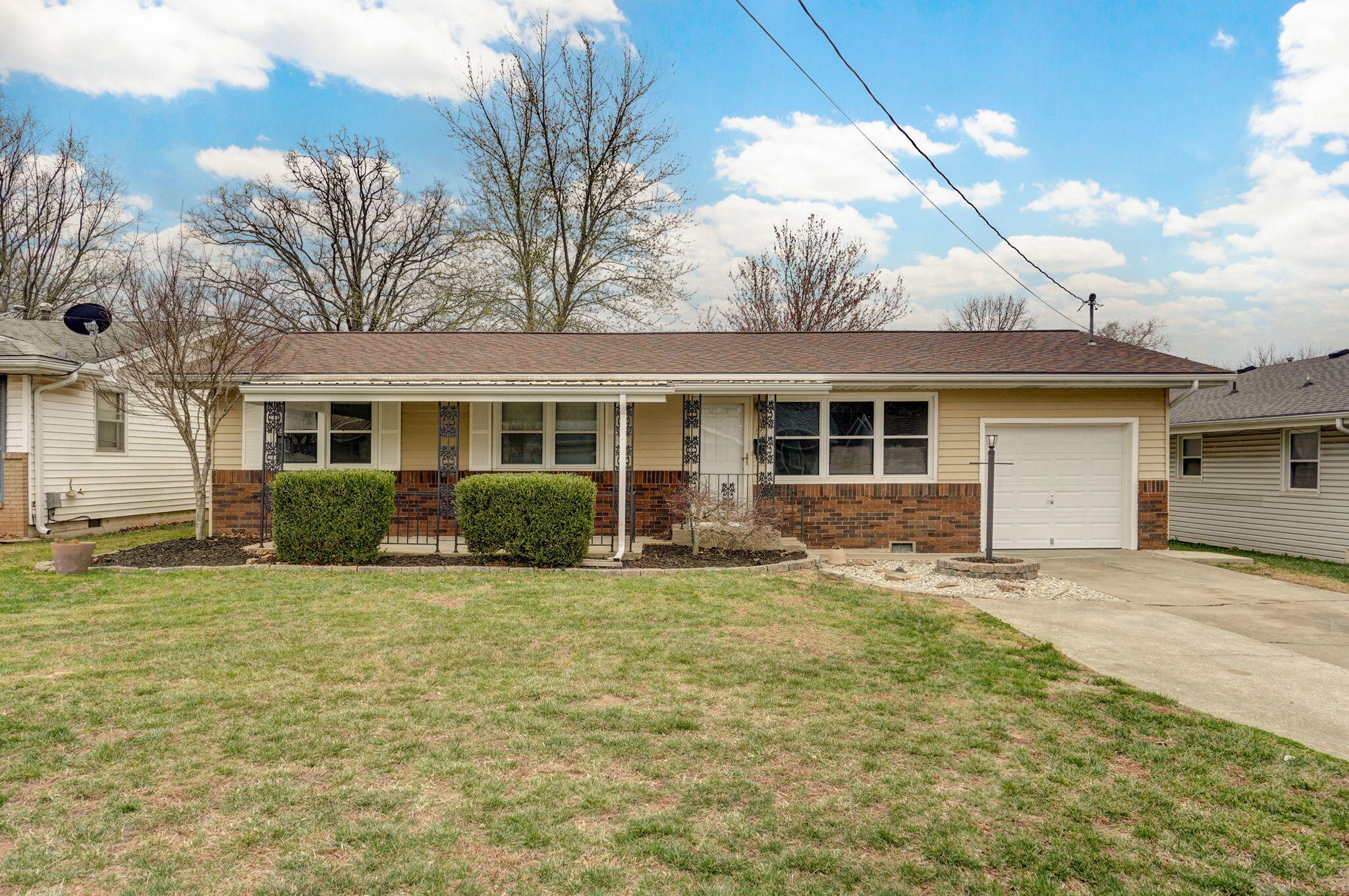 818 West Woodridge Street Property Photo
