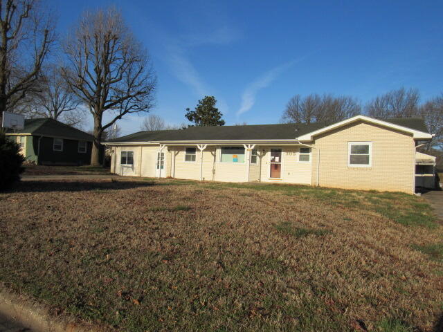 305 South Troy Avenue Property Photo