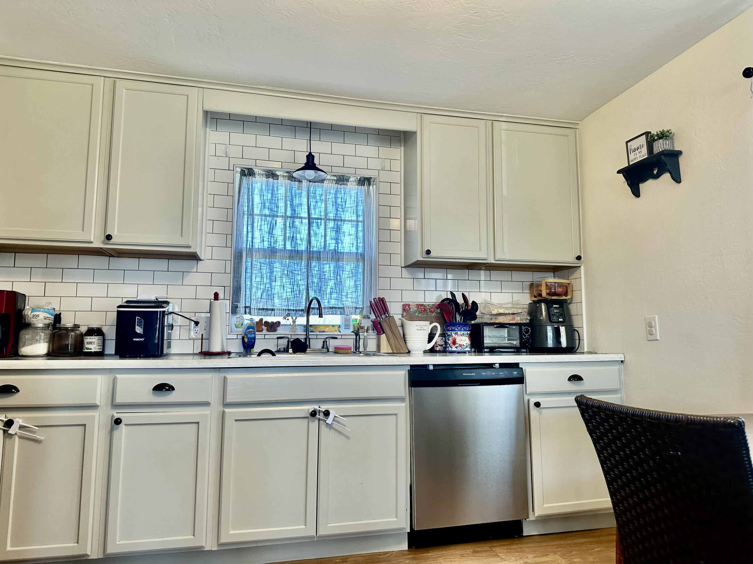 406 East 17th Street Property Photo 6