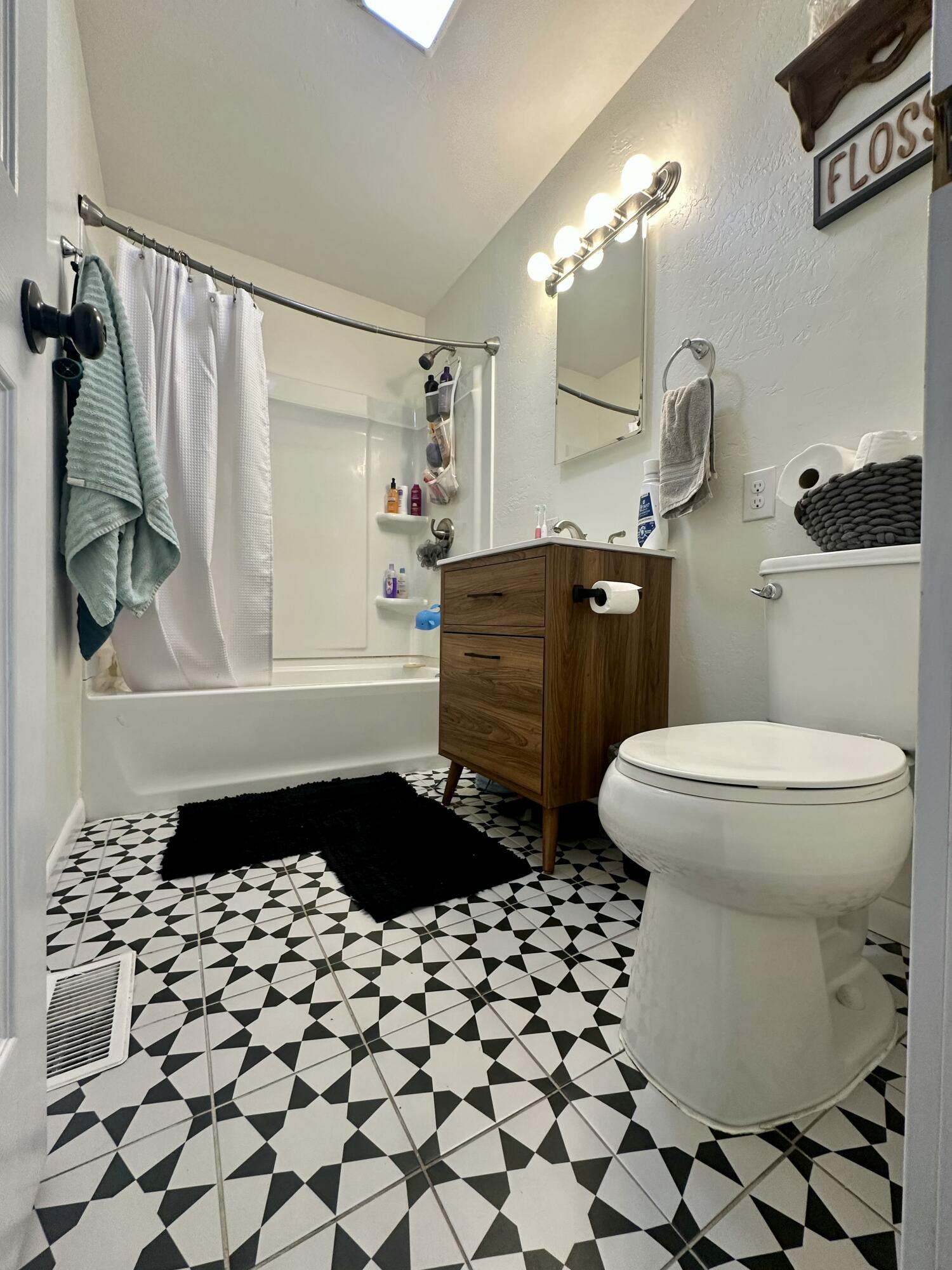 406 East 17th Street Property Photo 11