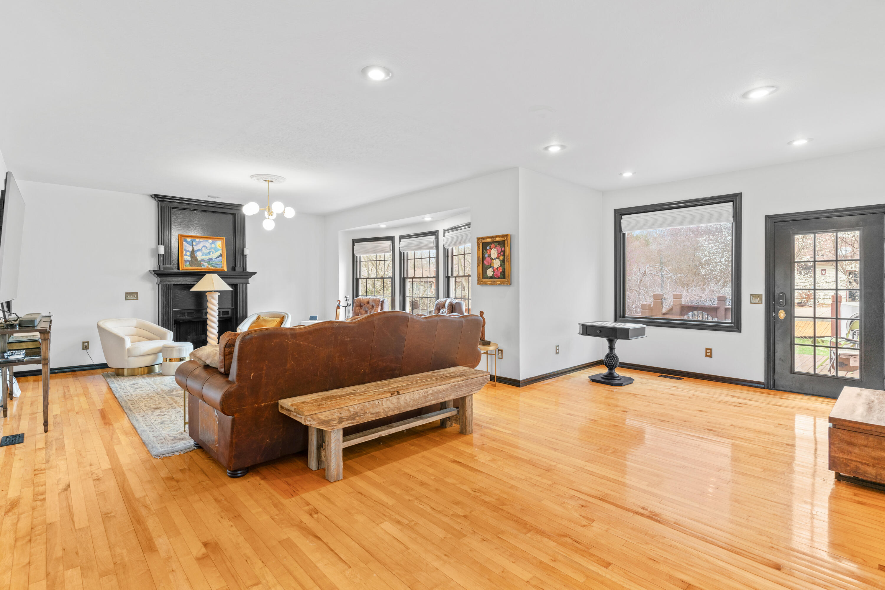 903 East Gaslight Drive Property Photo 15