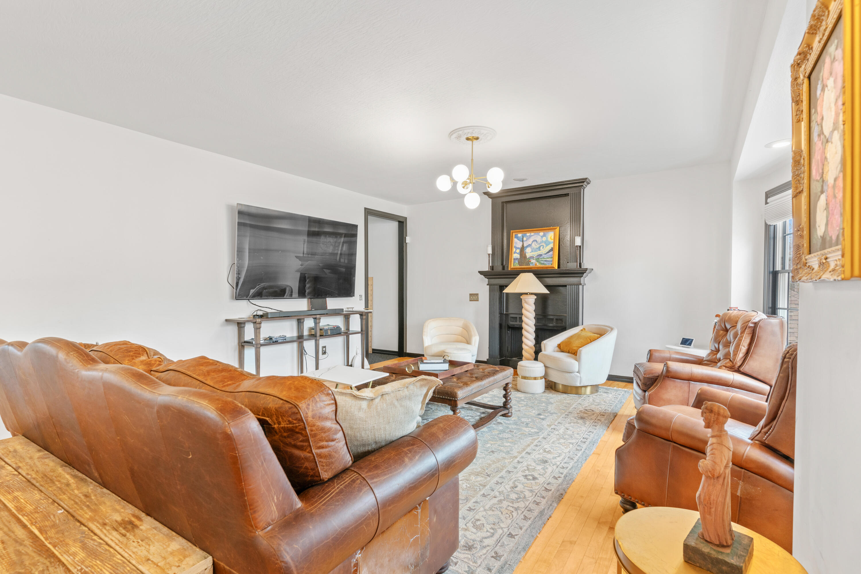 903 East Gaslight Drive Property Photo 16