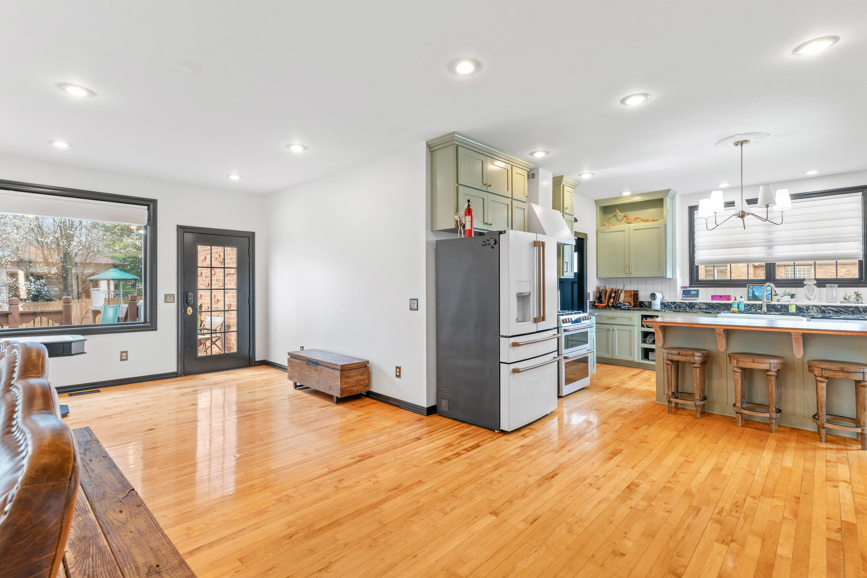 903 East Gaslight Drive Property Photo 18
