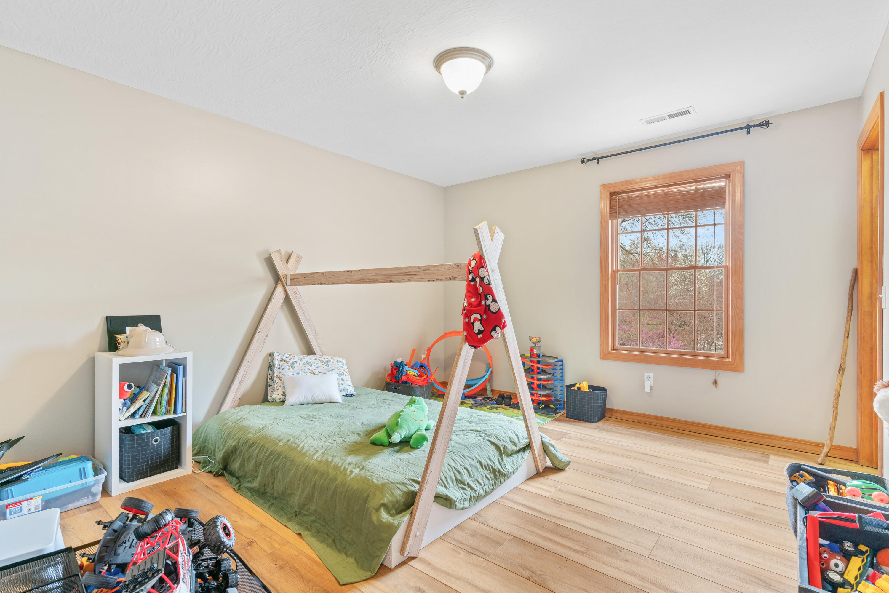 903 East Gaslight Drive Property Photo 37