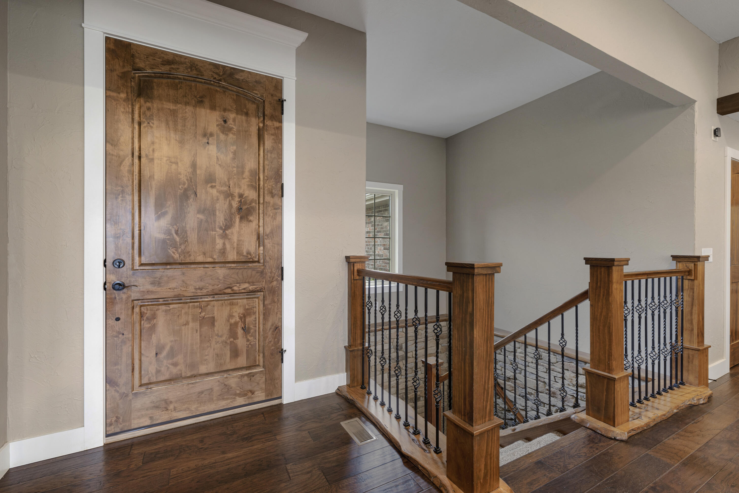 933 South Henry Avenue Property Photo 9