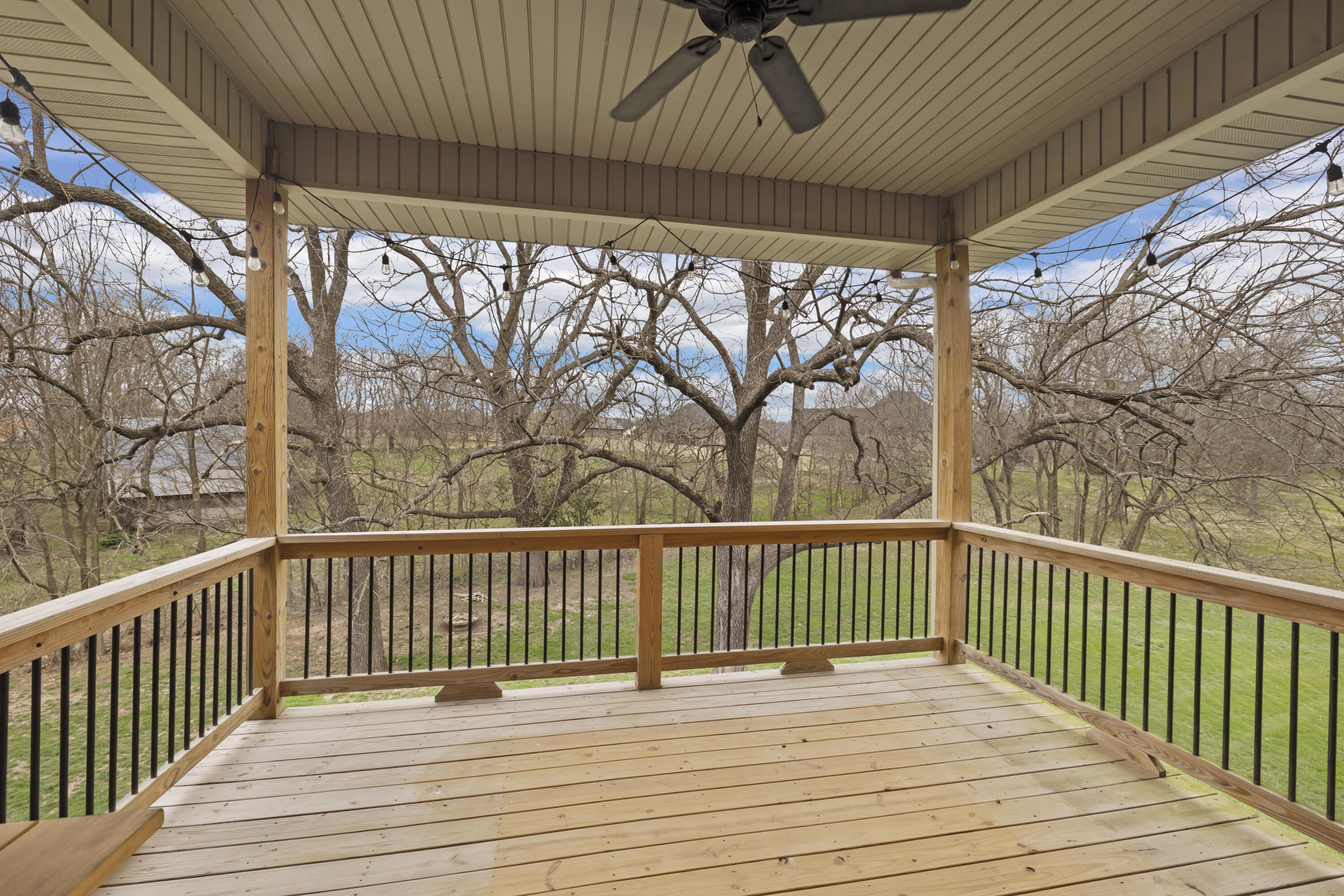 933 South Henry Avenue Property Photo 12
