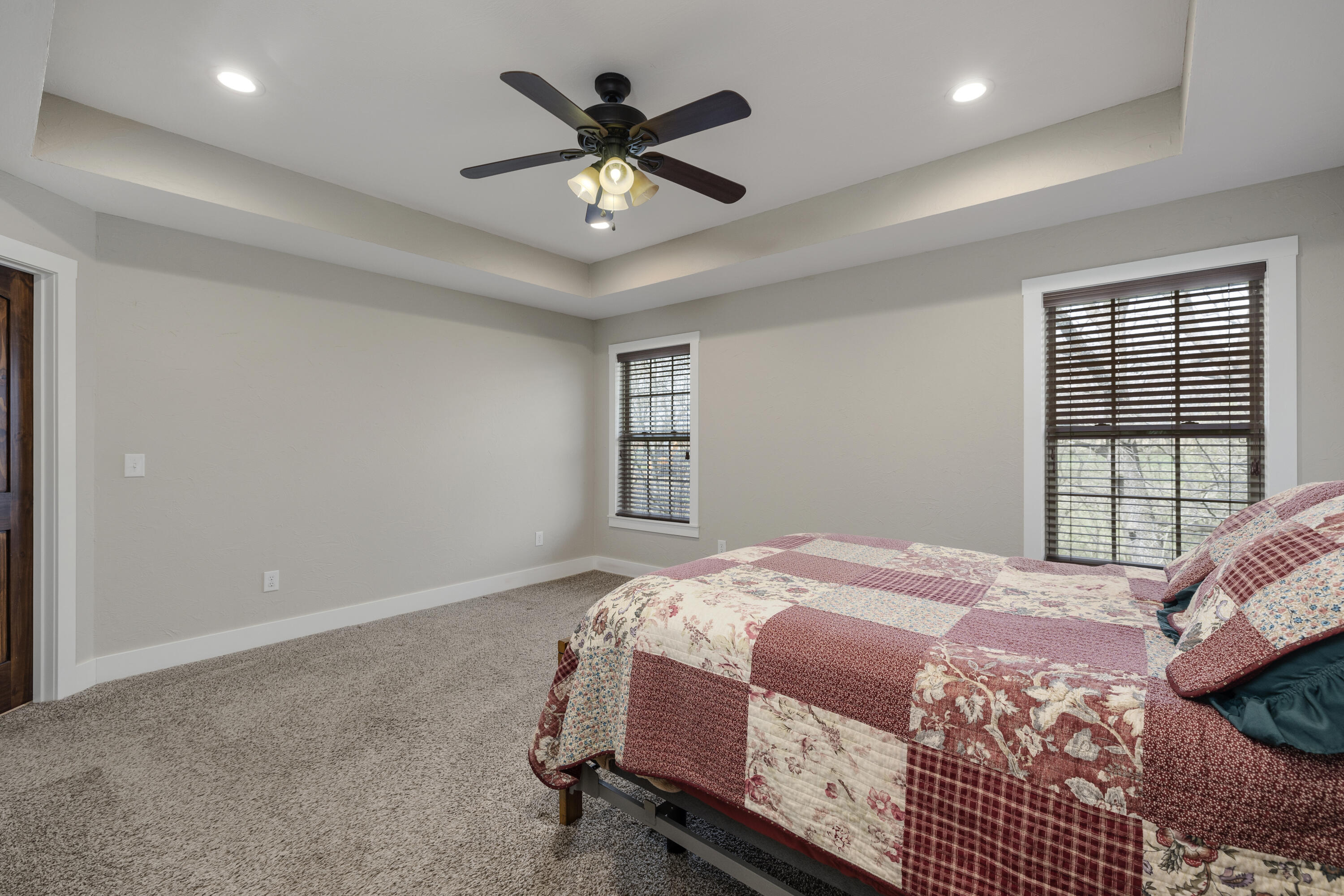 933 South Henry Avenue Property Photo 22