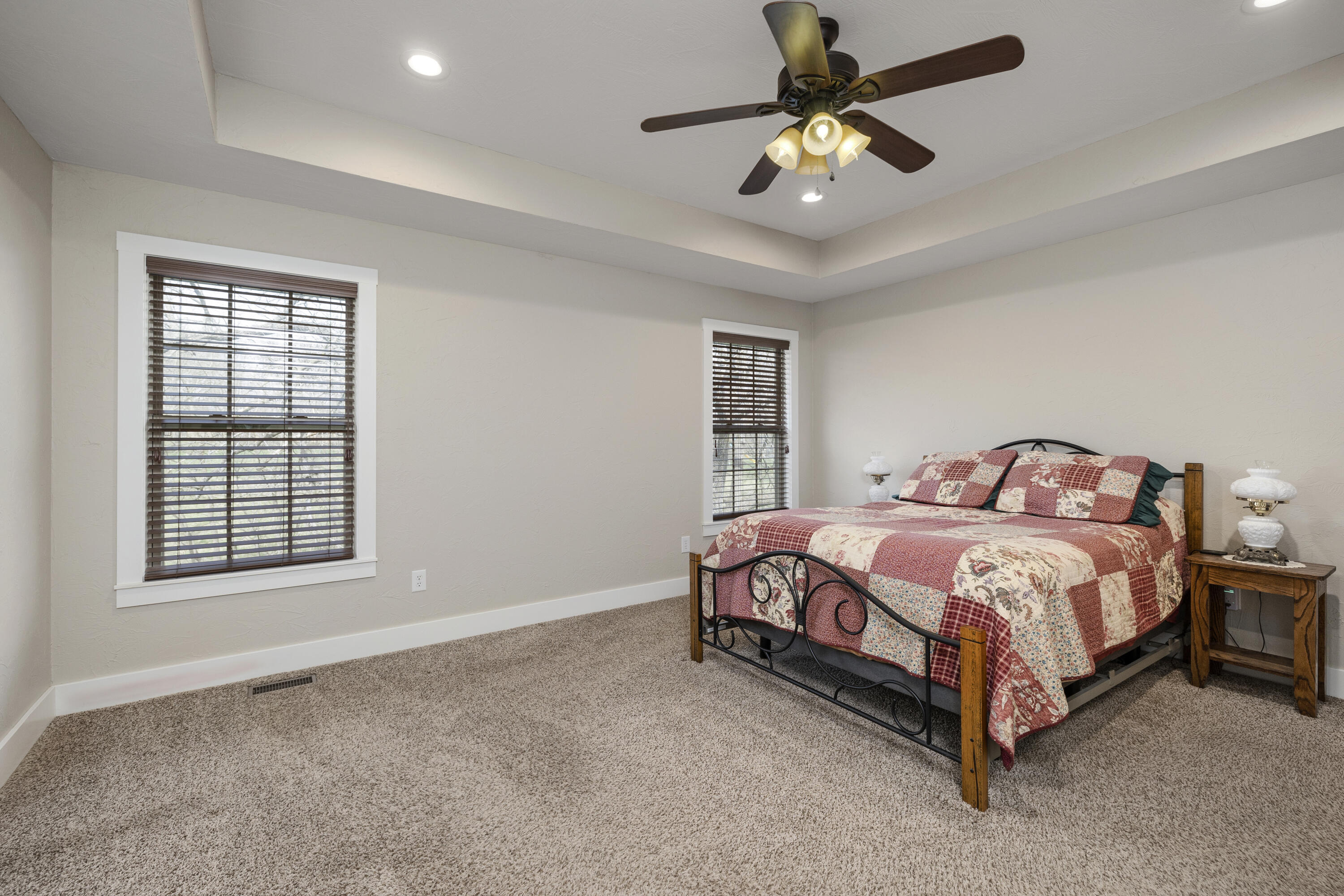 933 South Henry Avenue Property Photo 23
