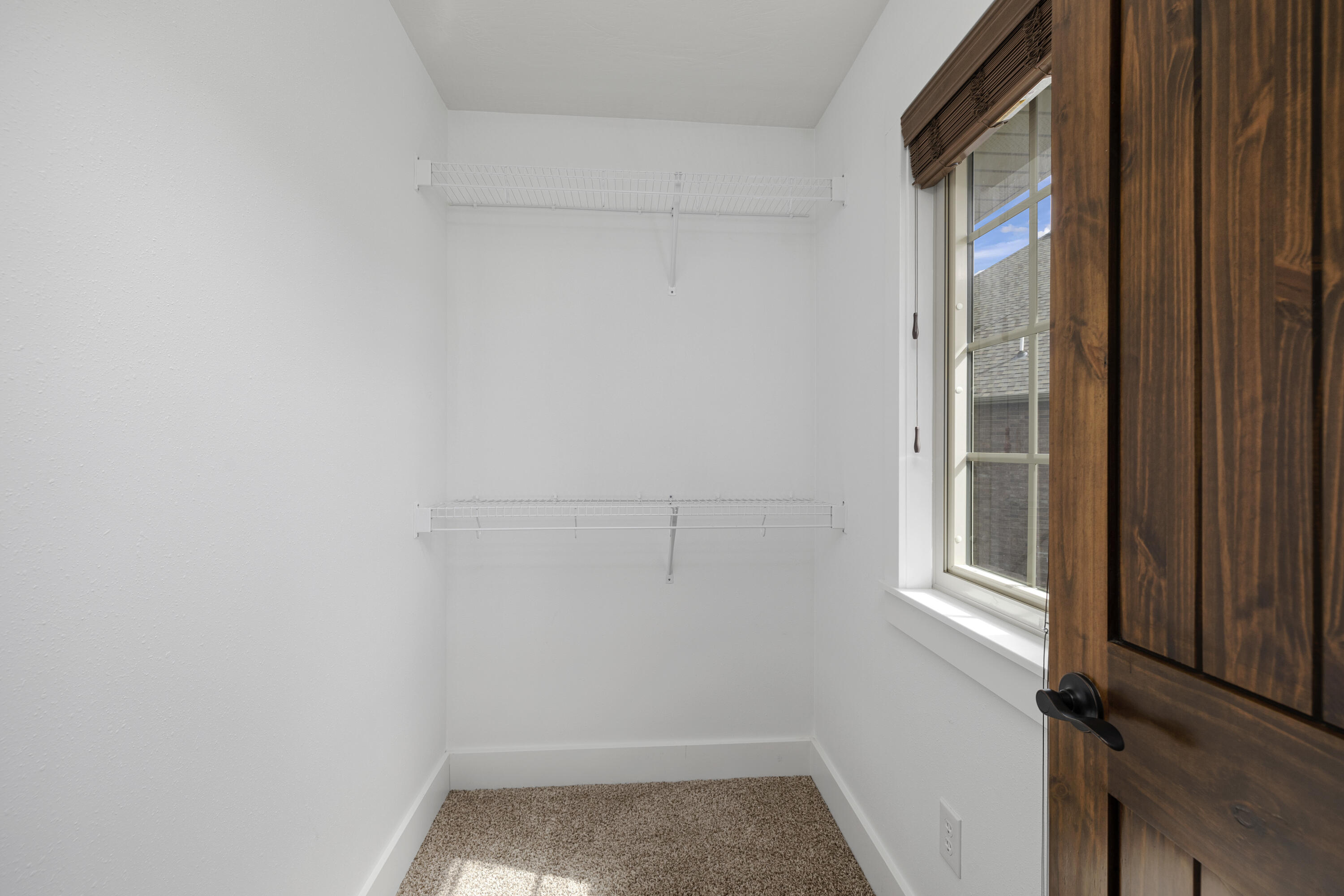 933 South Henry Avenue Property Photo 32