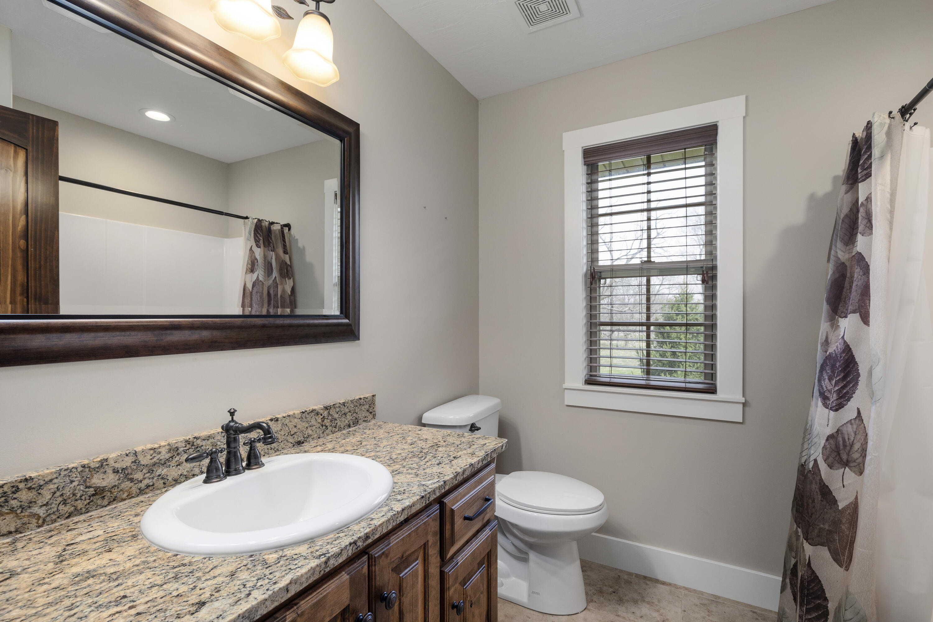 933 South Henry Avenue Property Photo 33