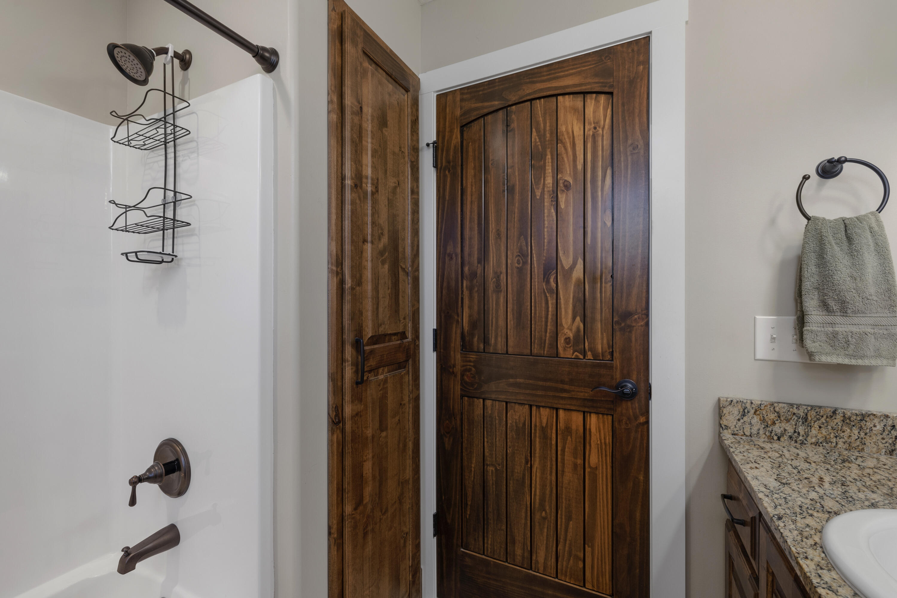 933 South Henry Avenue Property Photo 34