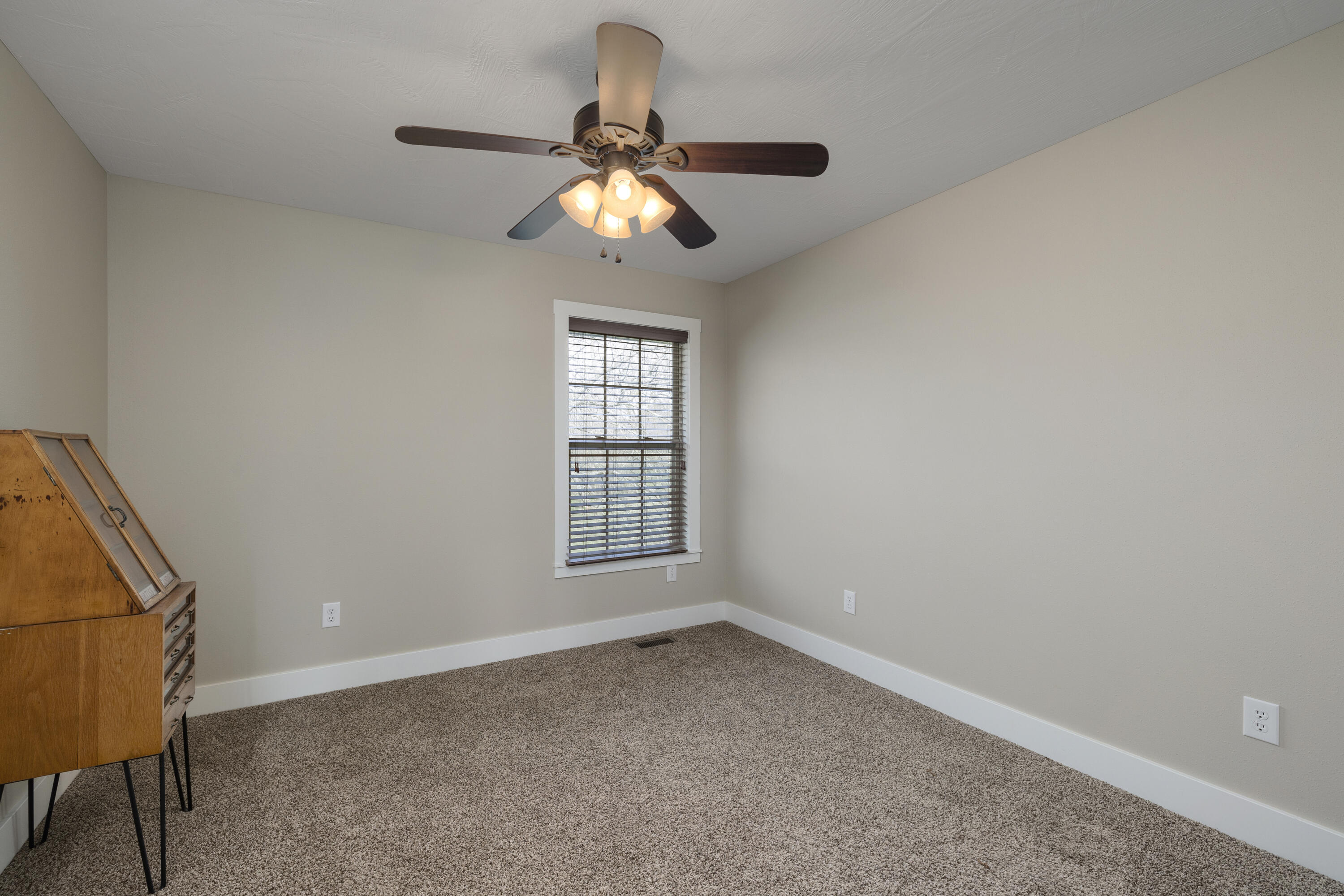 933 South Henry Avenue Property Photo 35