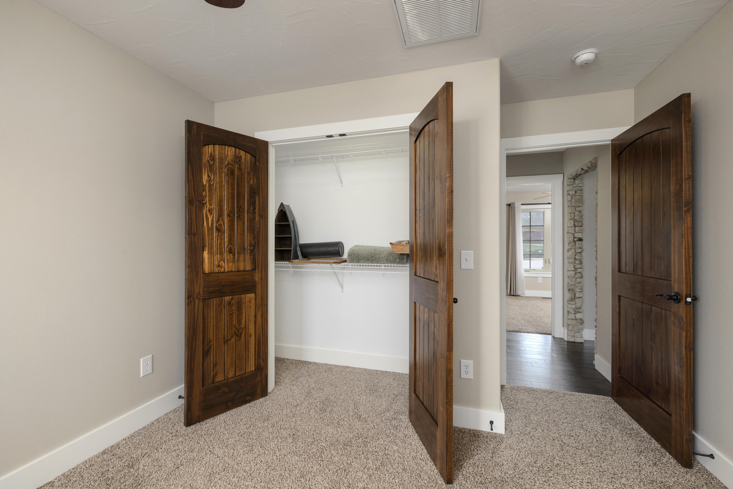 933 South Henry Avenue Property Photo 36