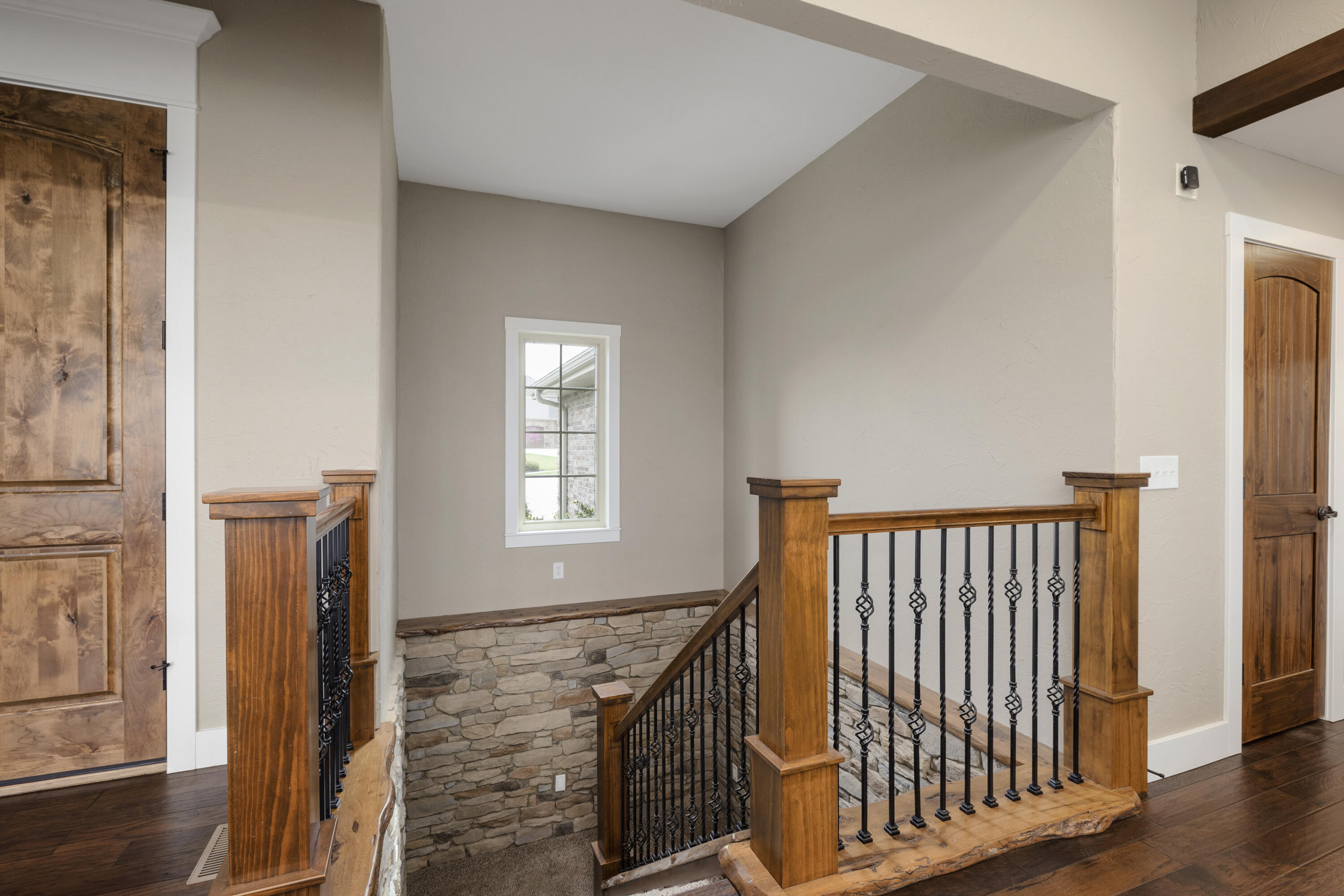 933 South Henry Avenue Property Photo 37