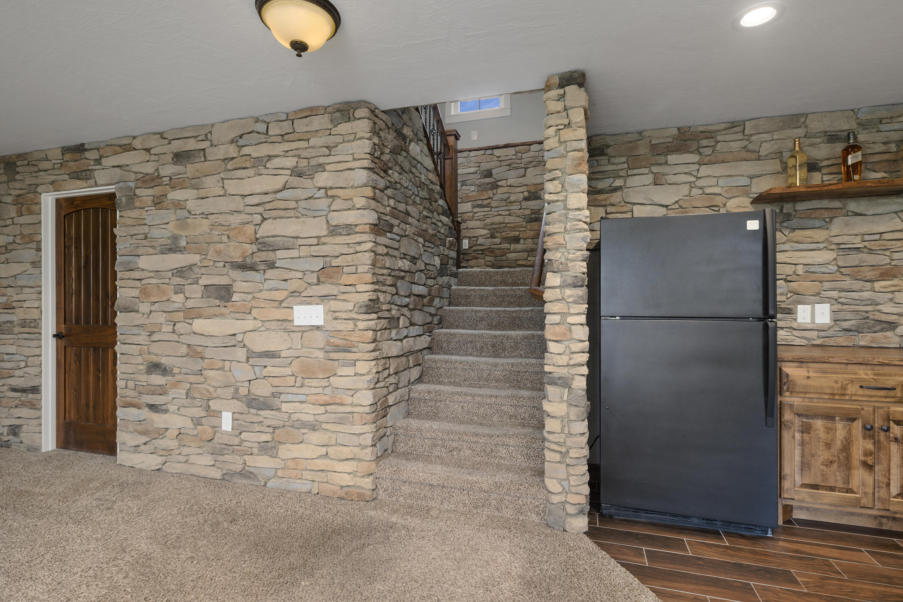 933 South Henry Avenue Property Photo 38