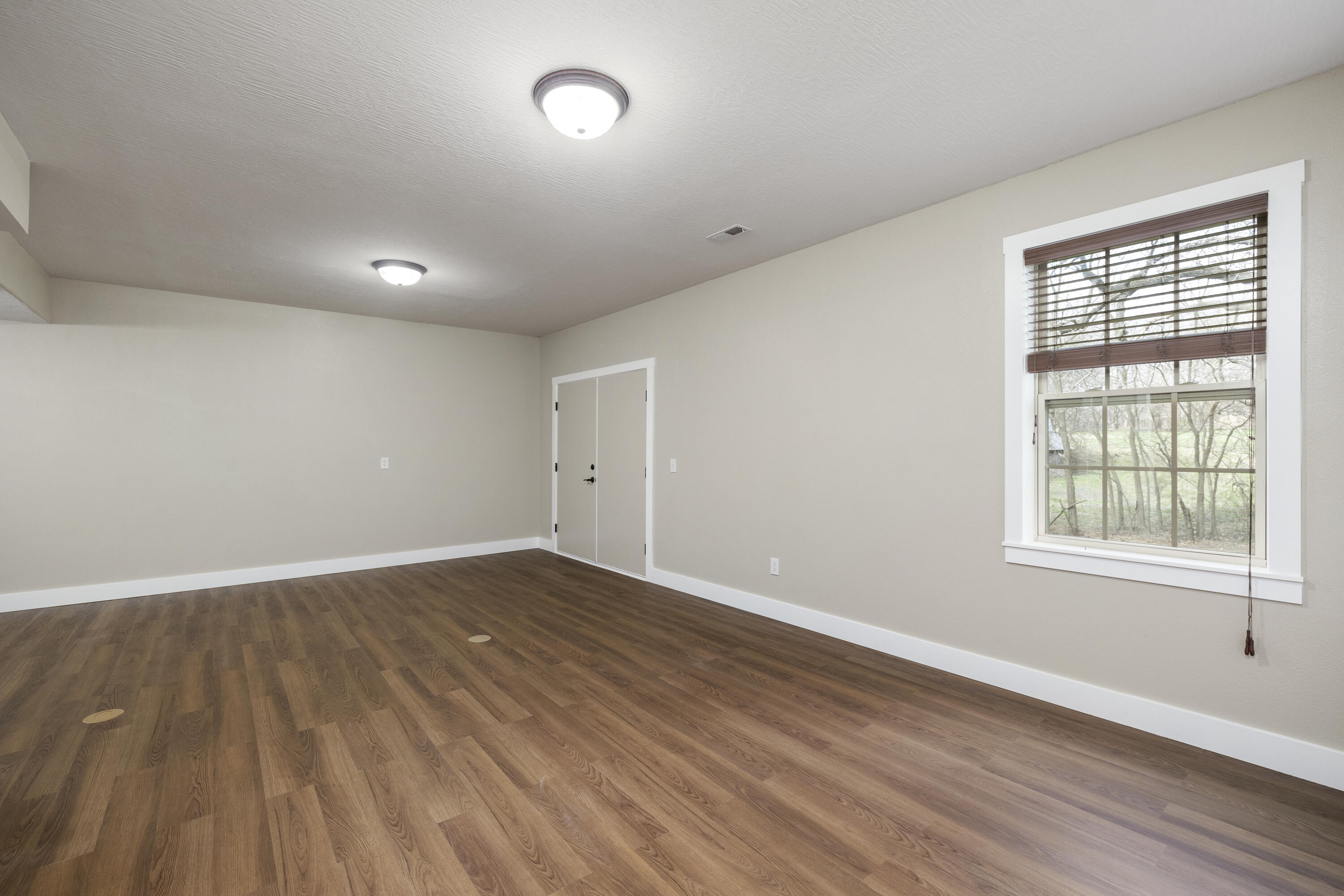 933 South Henry Avenue Property Photo 43