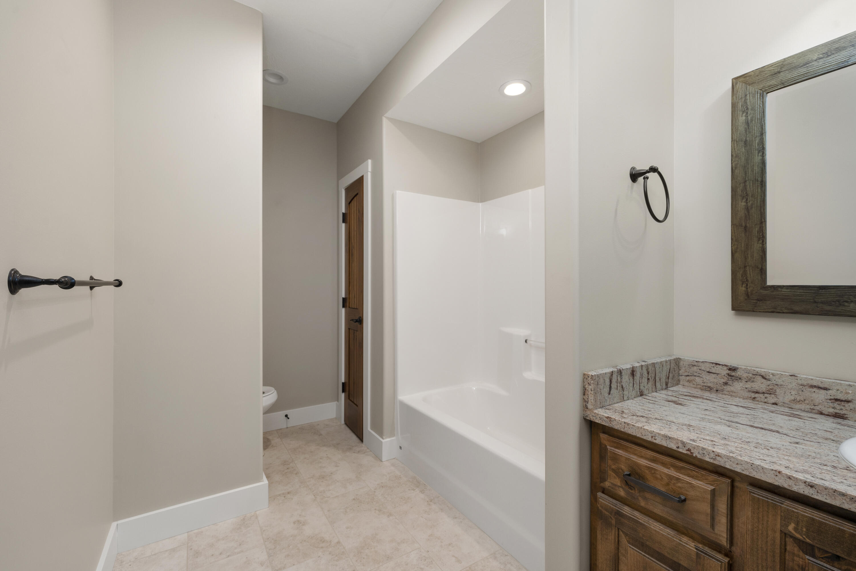 933 South Henry Avenue Property Photo 53