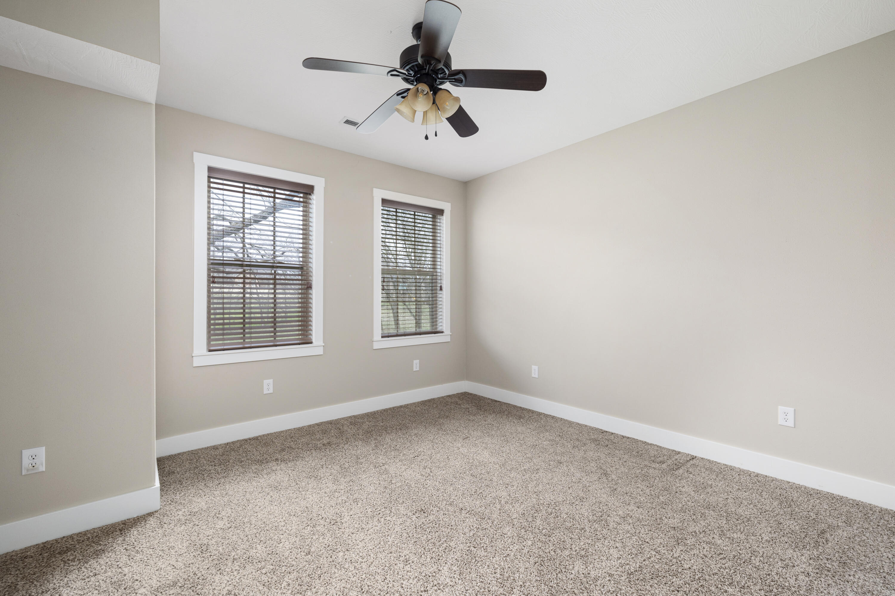 933 South Henry Avenue Property Photo 55