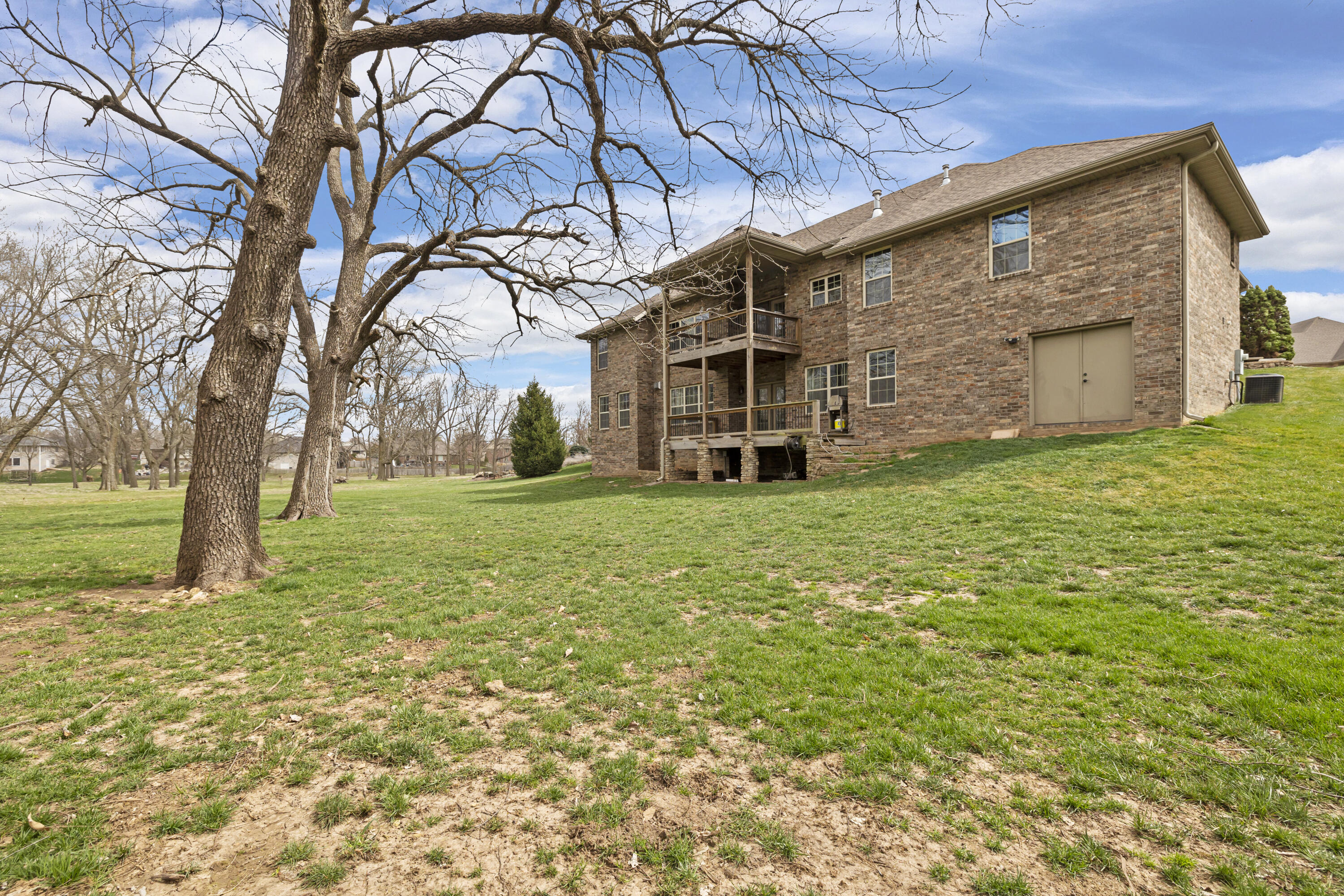 933 South Henry Avenue Property Photo 60