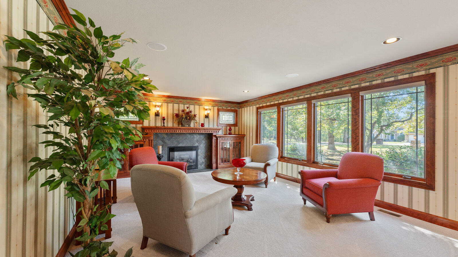 146 Country Club Drive Property Photo 7