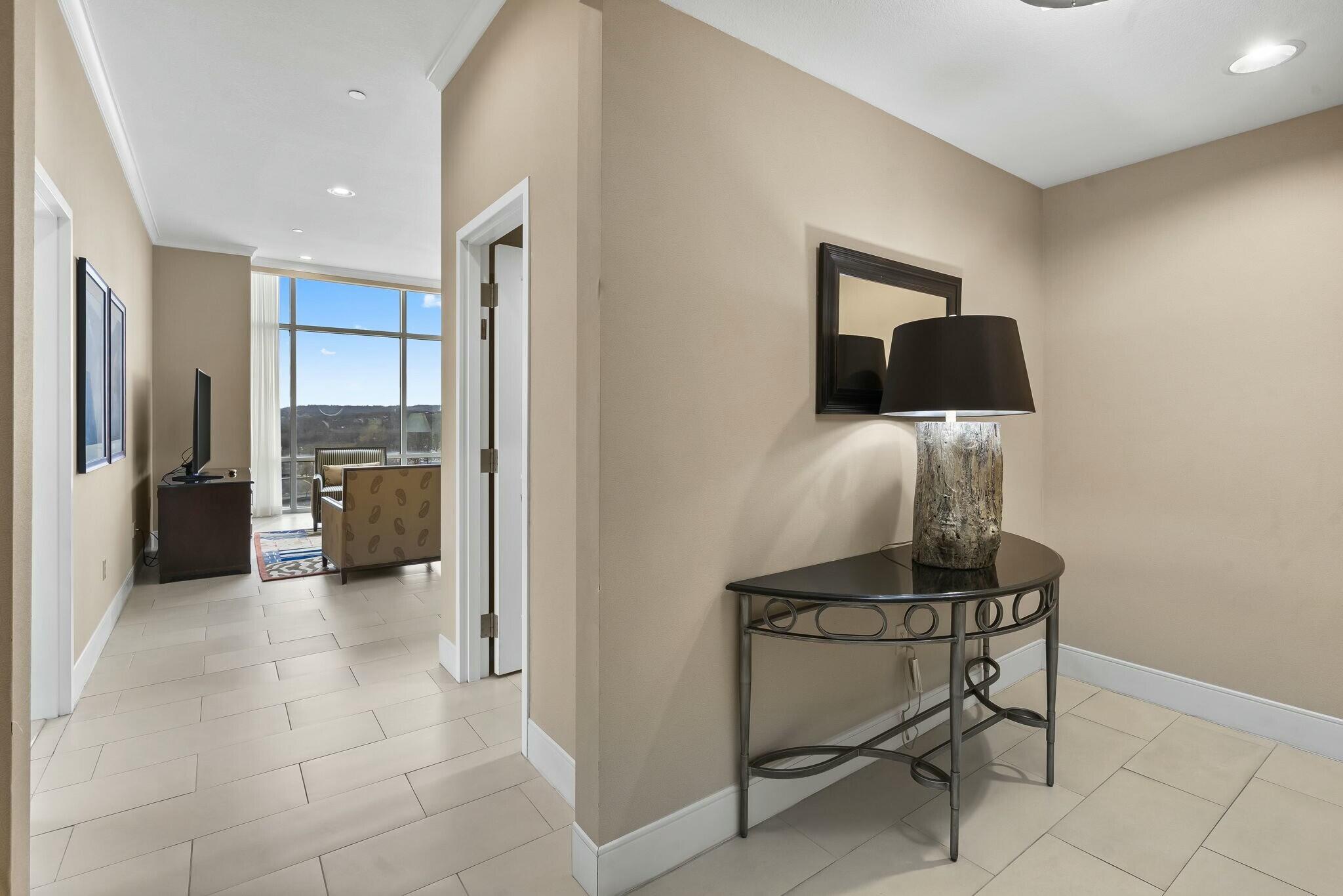 200 South Sycamore Street Property Photo 4
