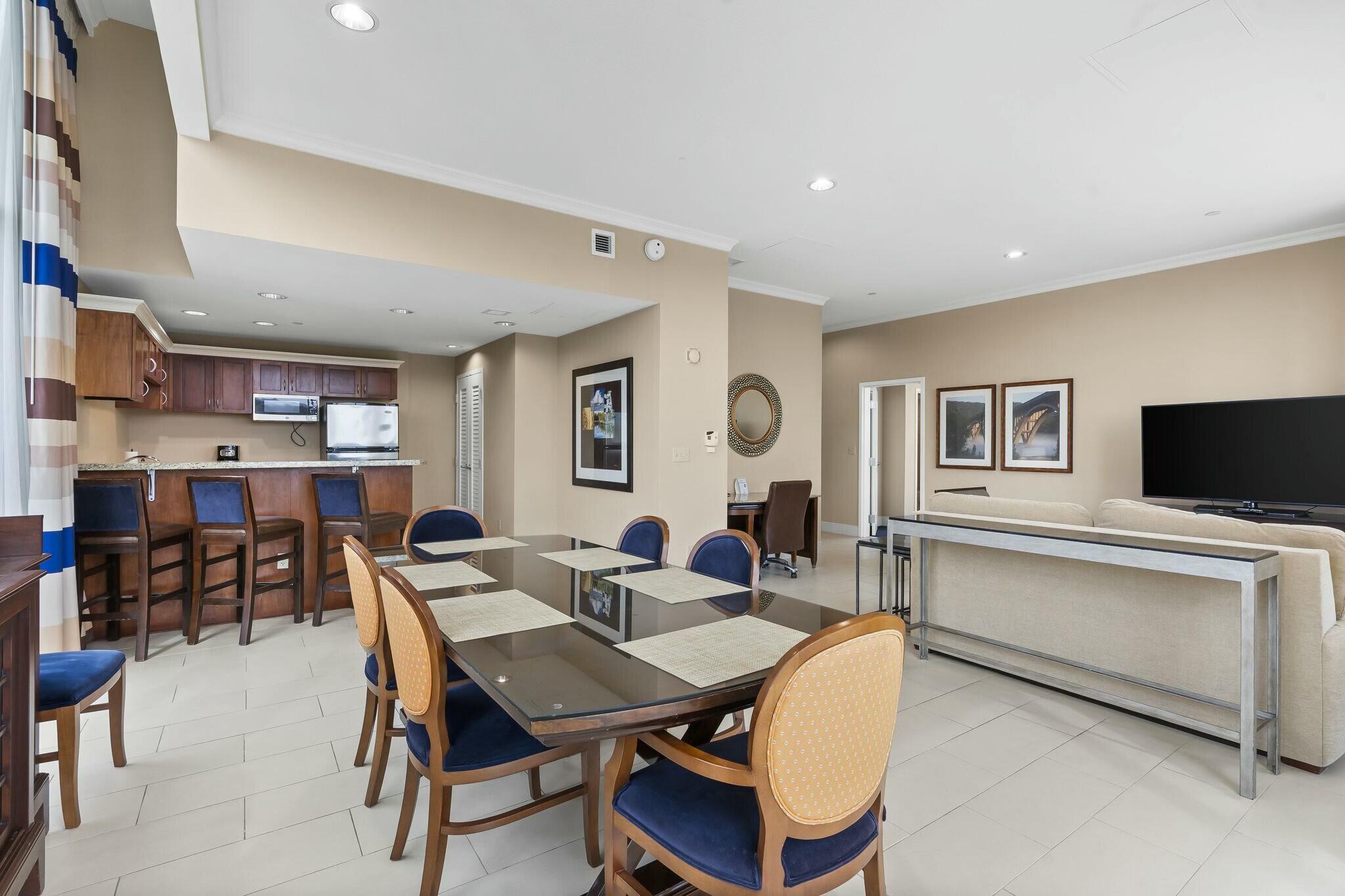 200 South Sycamore Street Property Photo 12