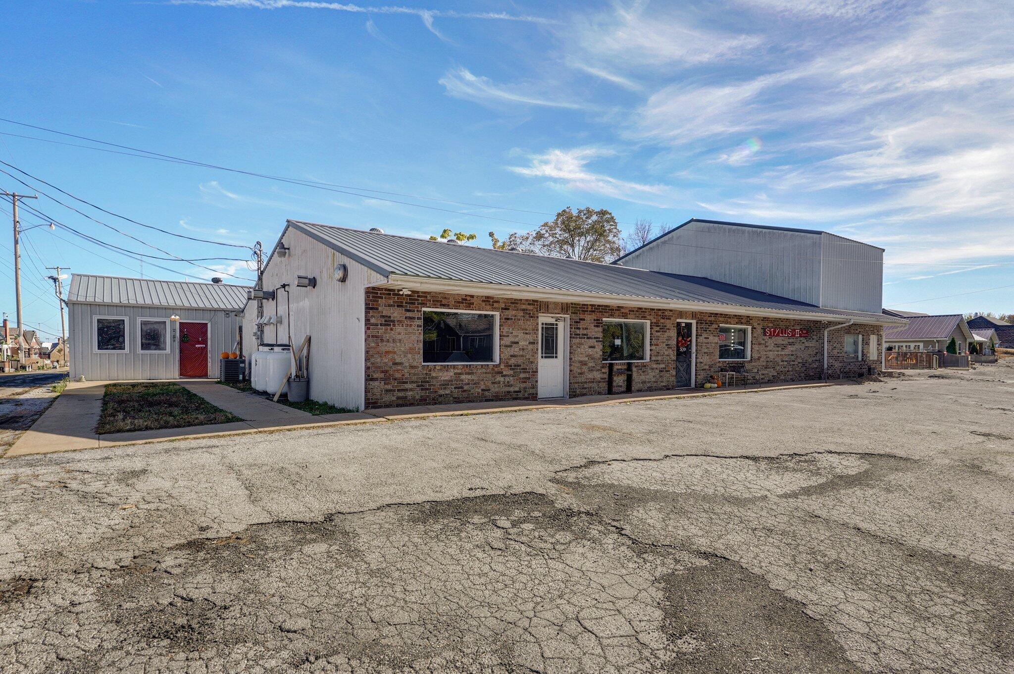 610-616 South Locust Street Property Photo