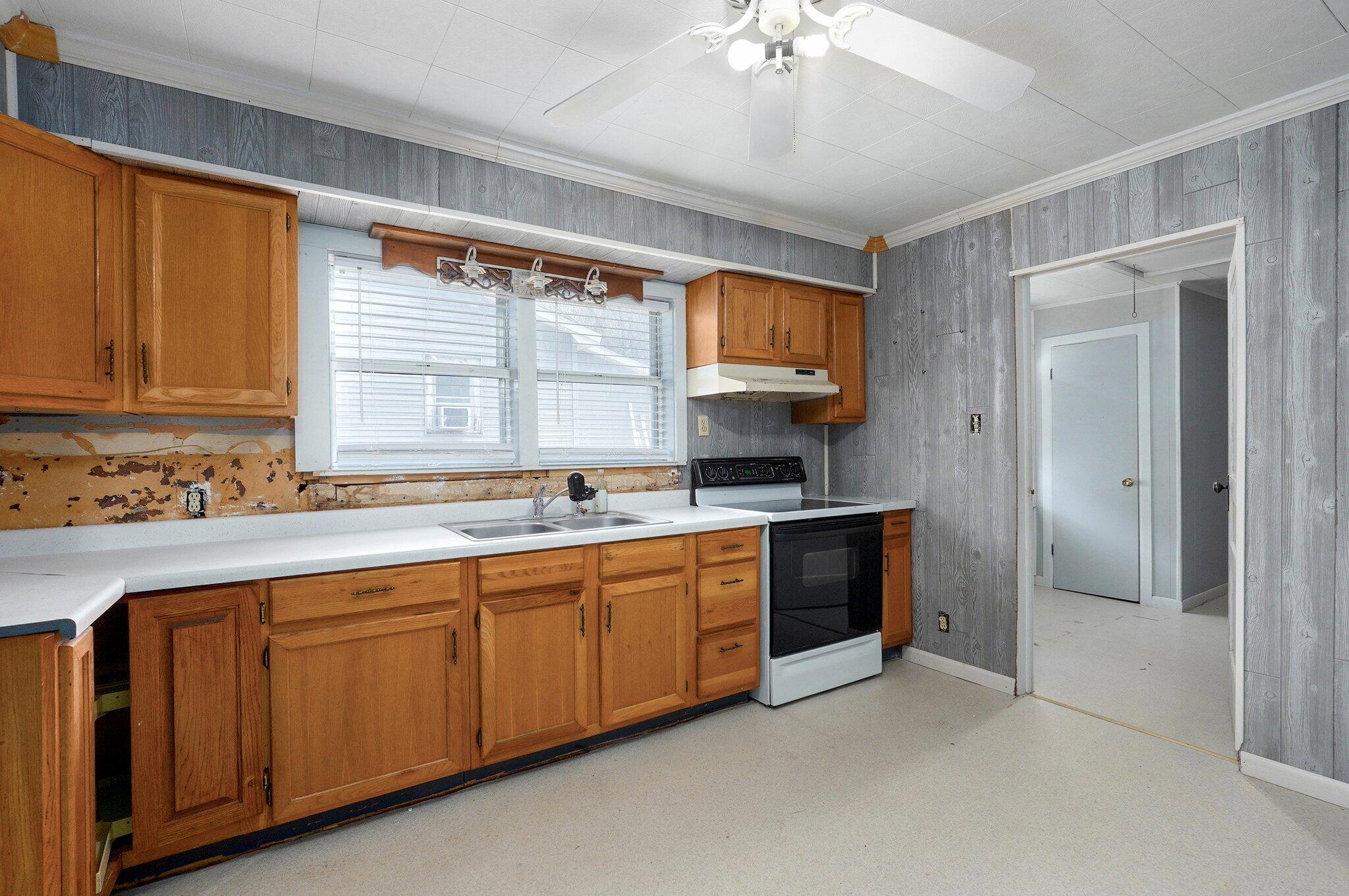 1710 West High Street Property Photo 10