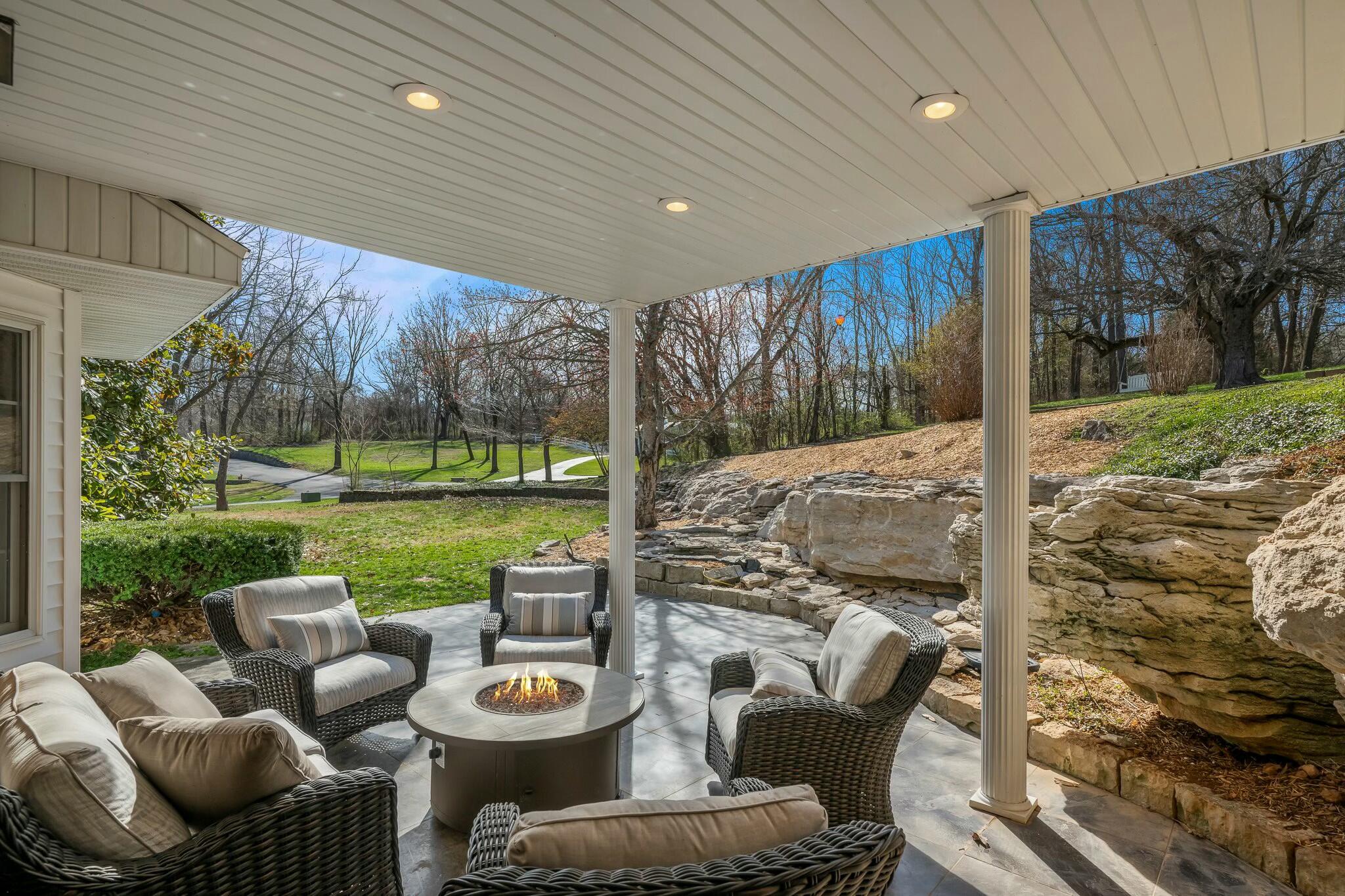 5547 South Farm Road 137 Property Photo 44