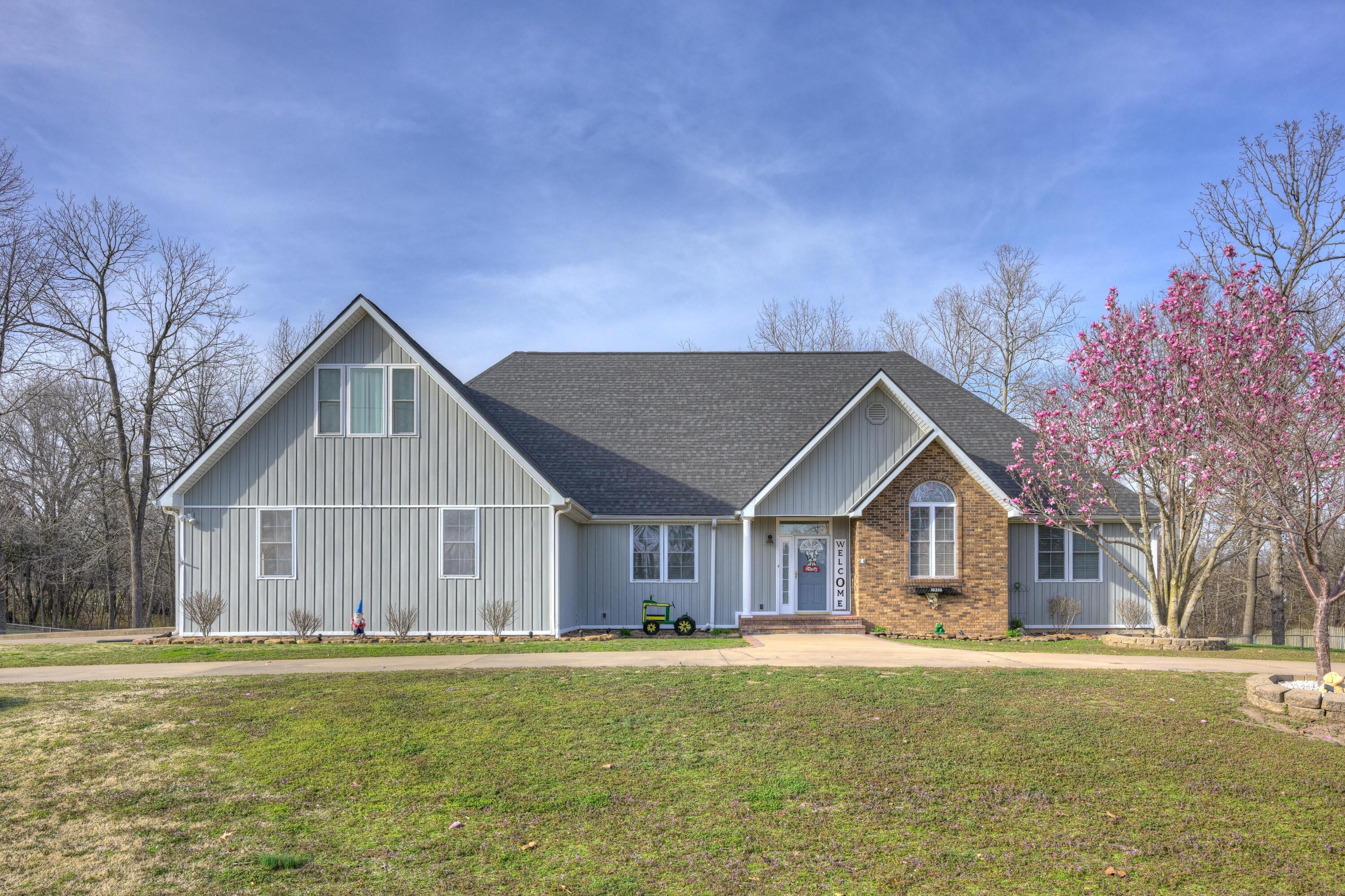 Diamond Real Estate Listings Main Image