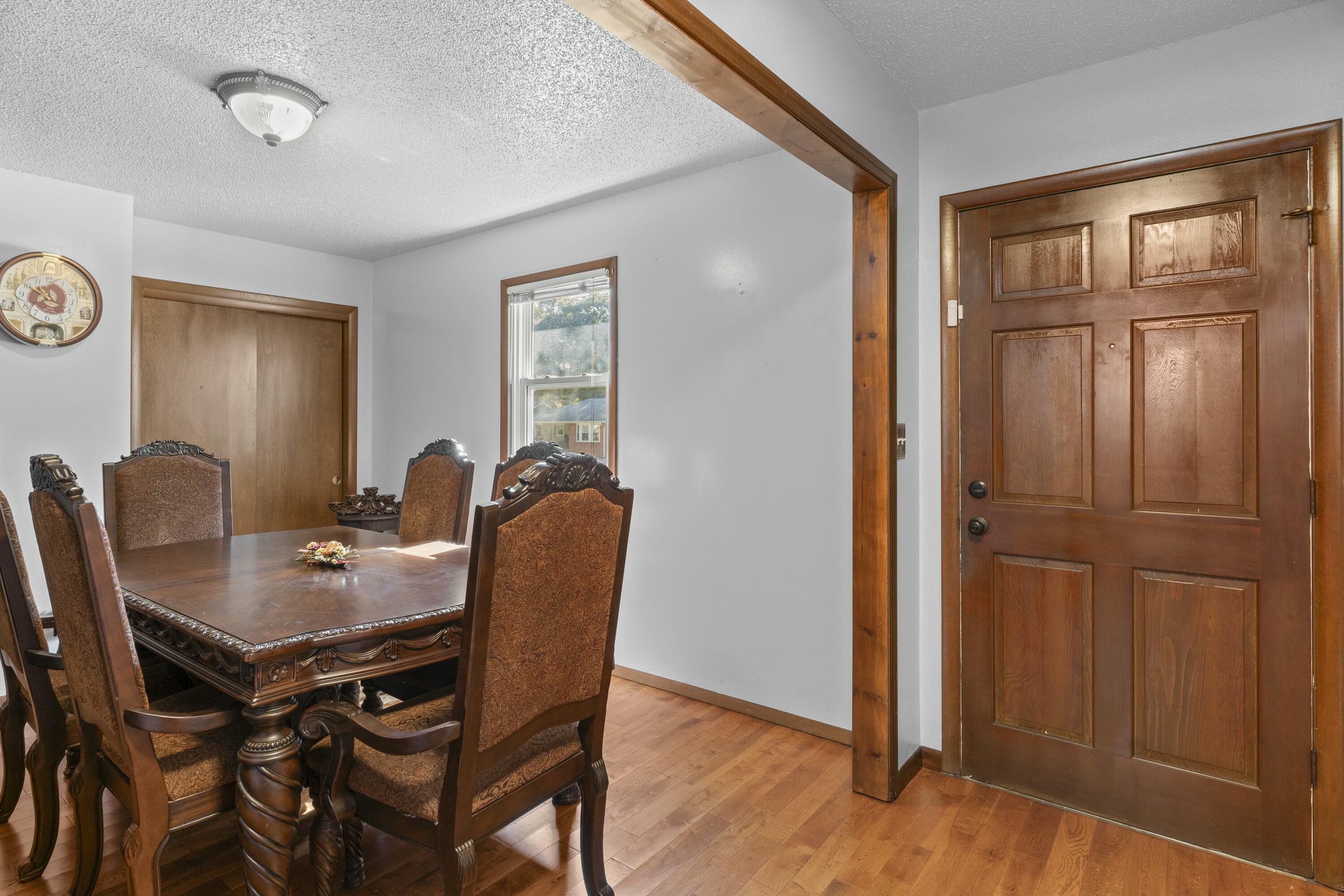 831 East Cambridge Street Property Photo 4