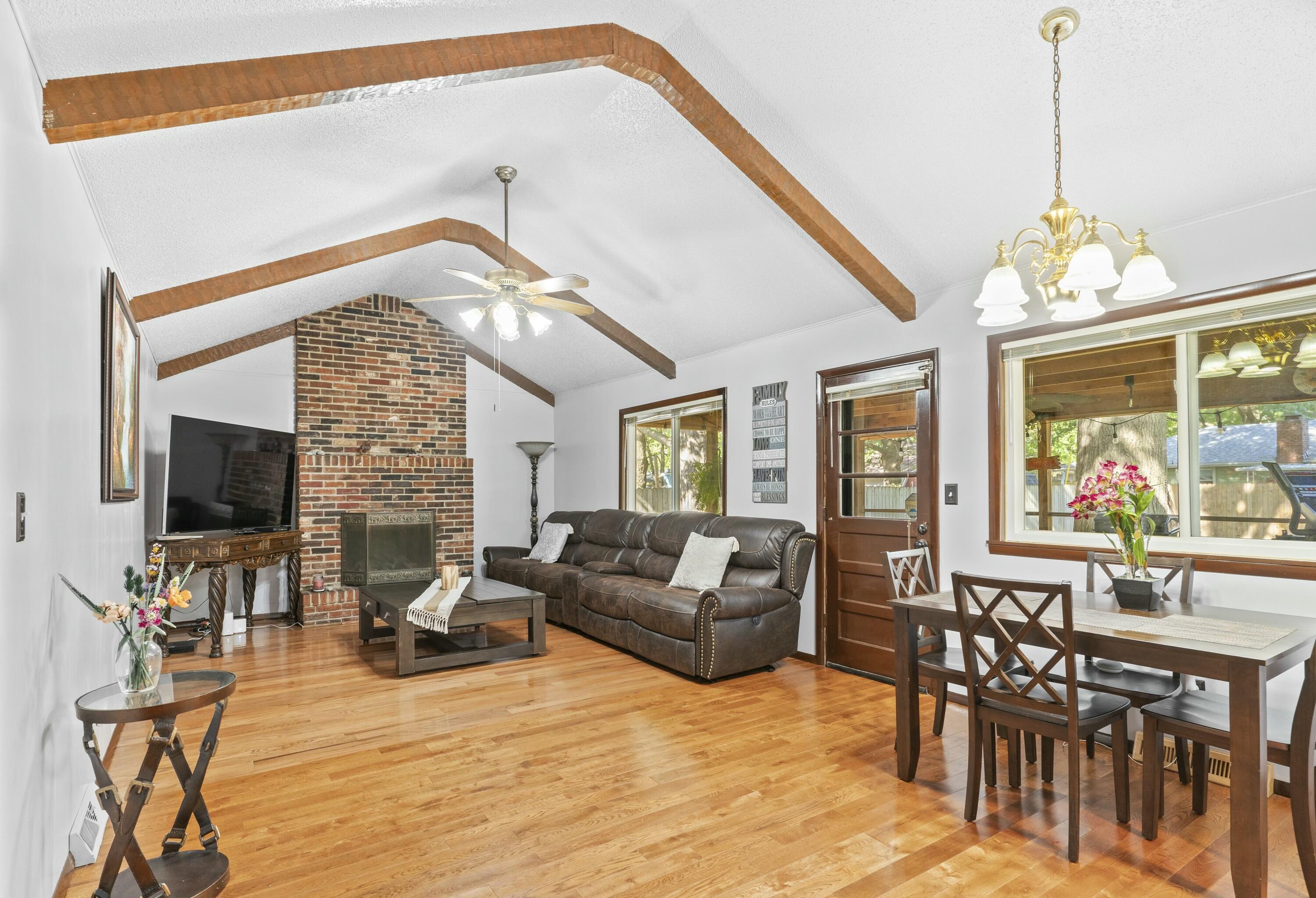 831 East Cambridge Street Property Photo 5