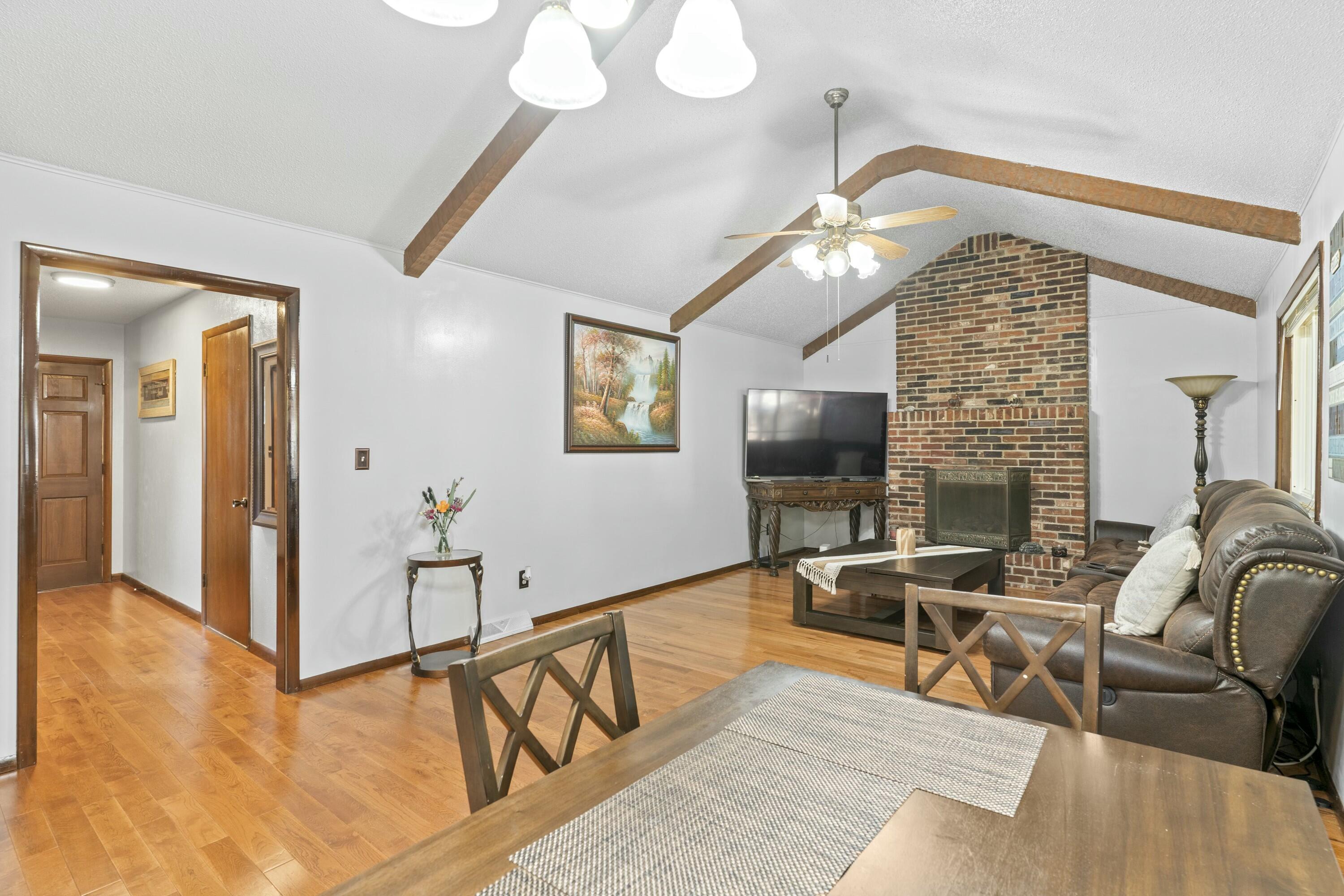 831 East Cambridge Street Property Photo 7