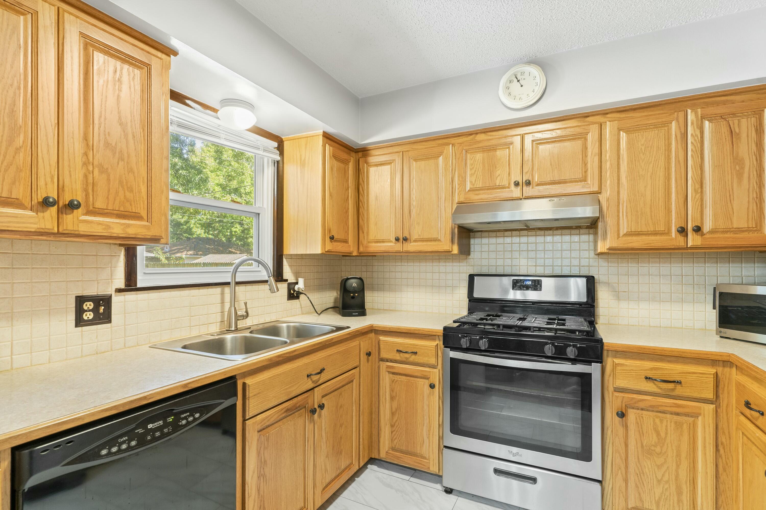 831 East Cambridge Street Property Photo 11