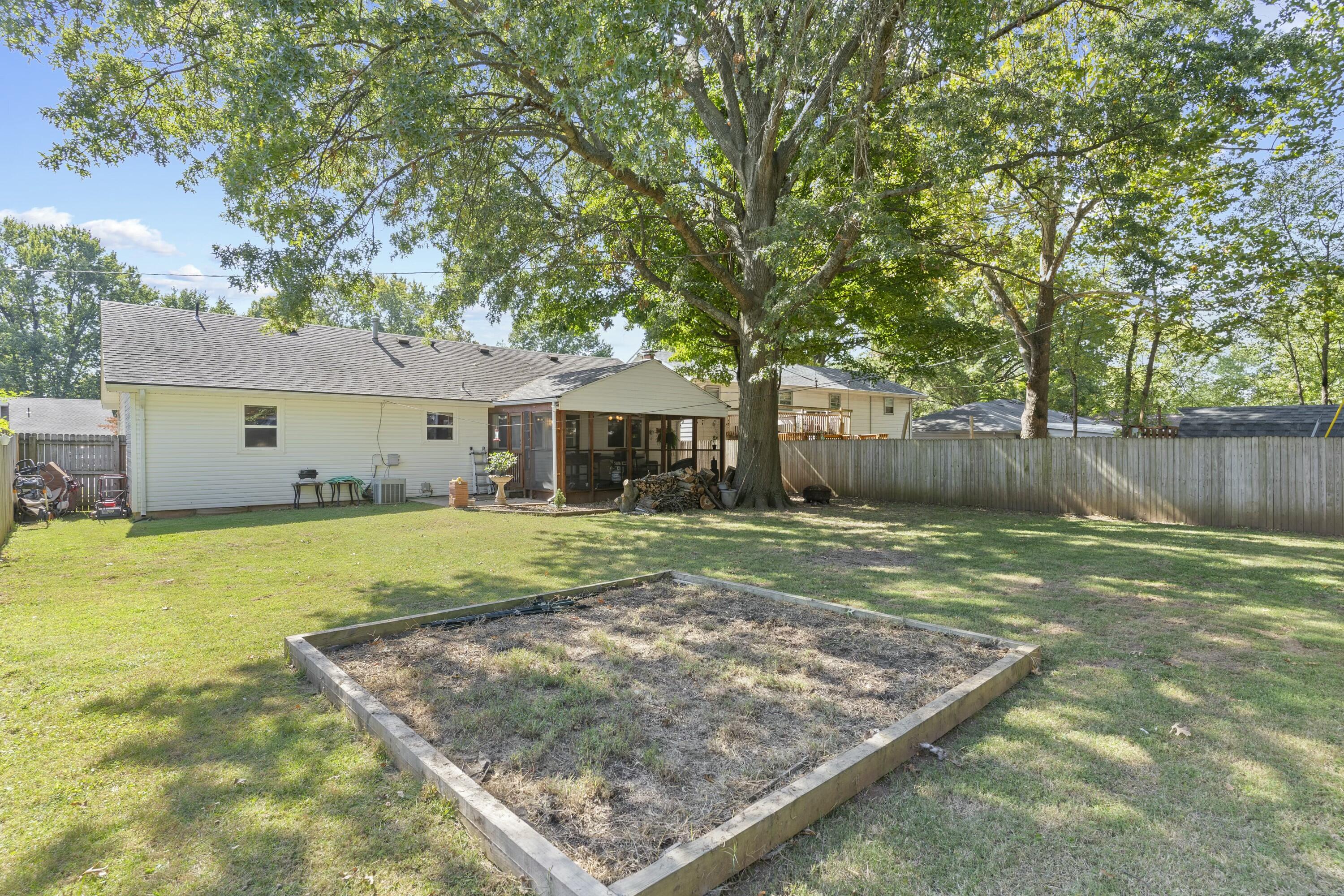 831 East Cambridge Street Property Photo 17