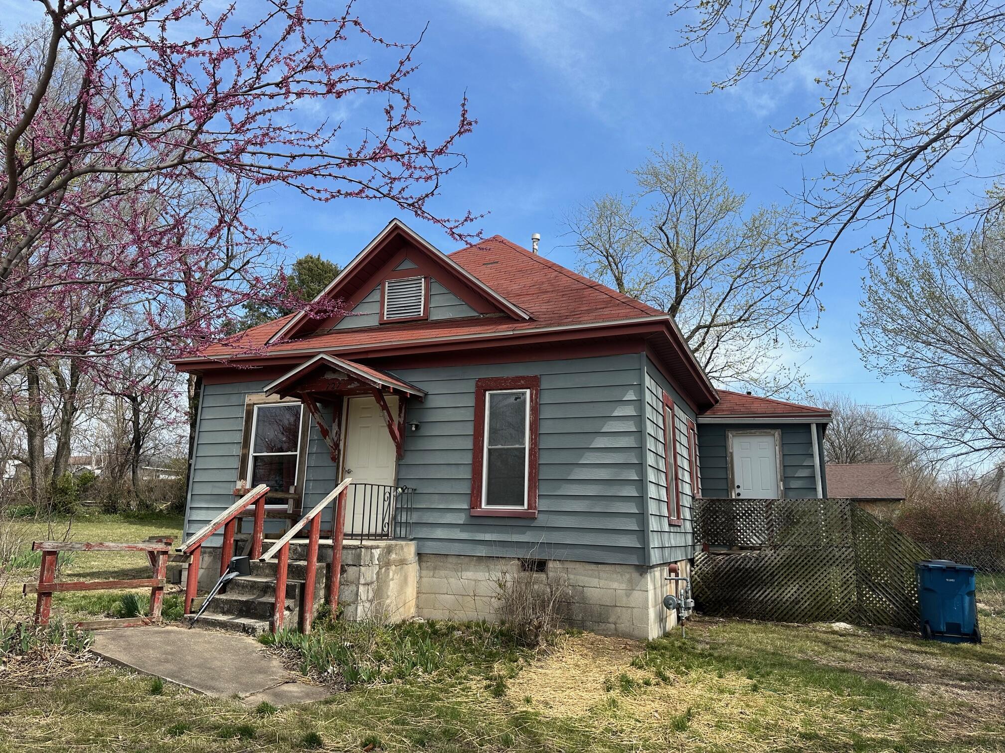 727 South Saint Charles Avenue Property Photo 2
