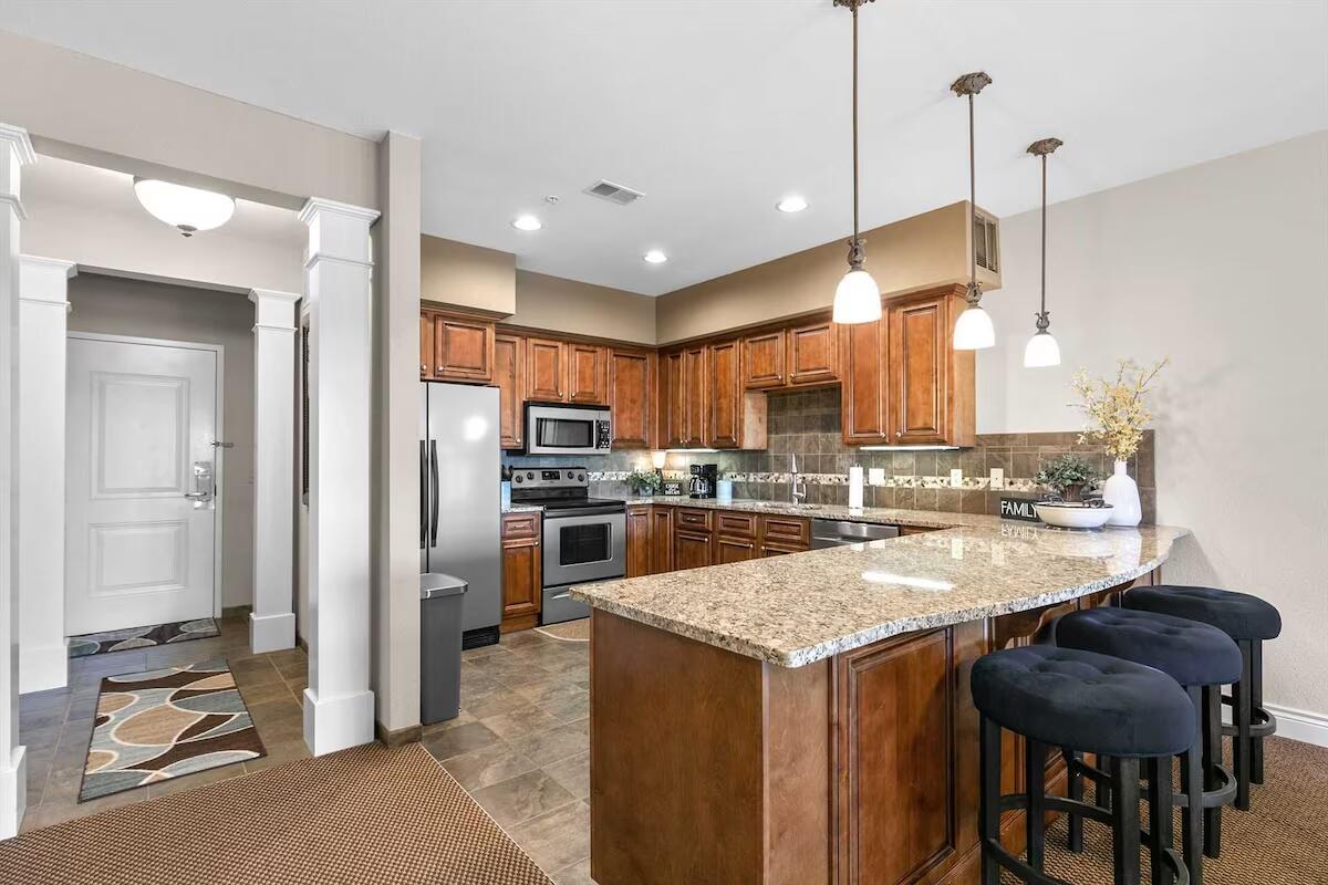 201 Prairie Dunes Drive Property Photo 4