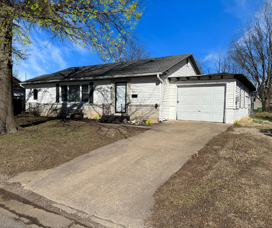 504 South Lincoln Avenue Property Photo 2