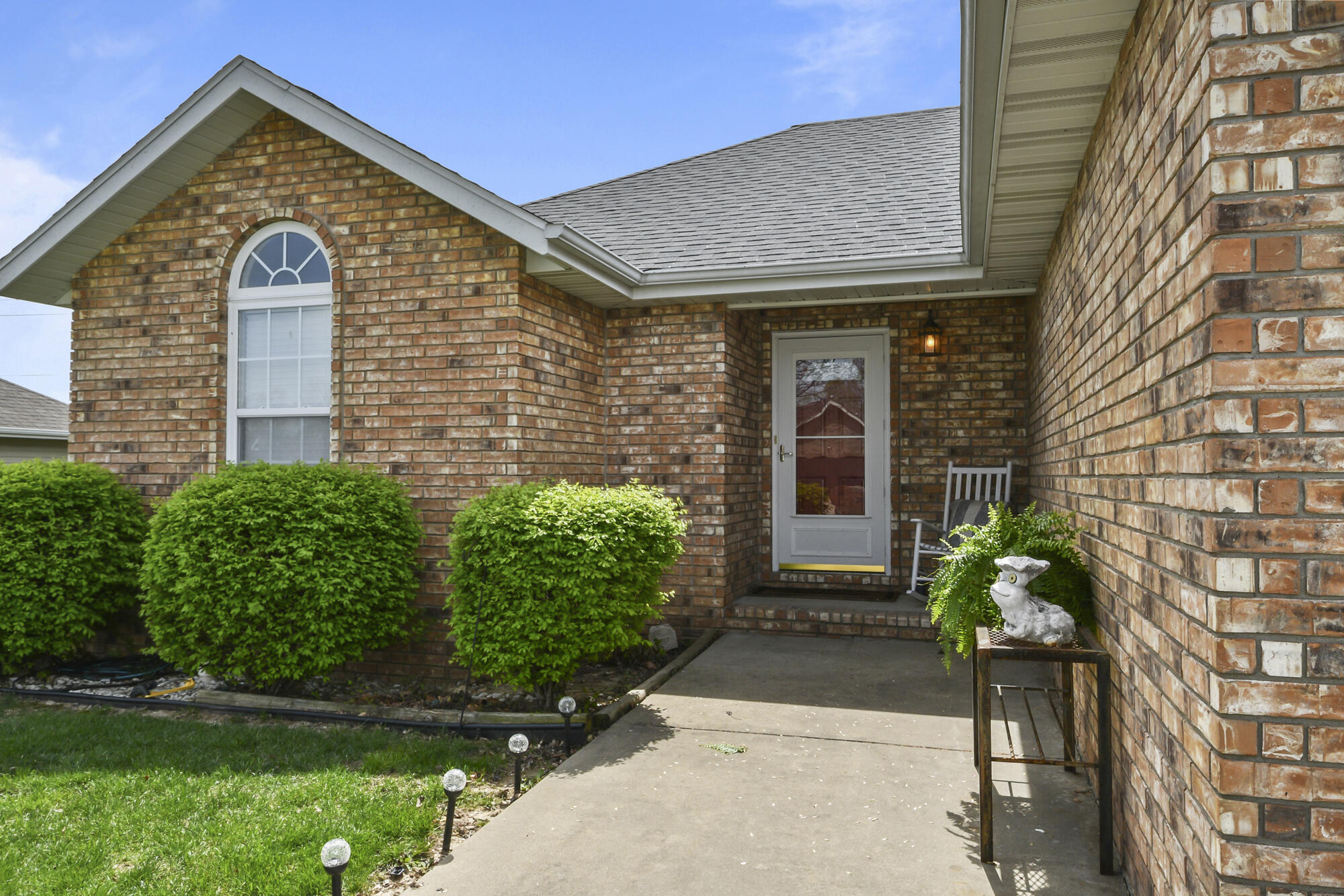888 West Crestwood Street Property Photo 4